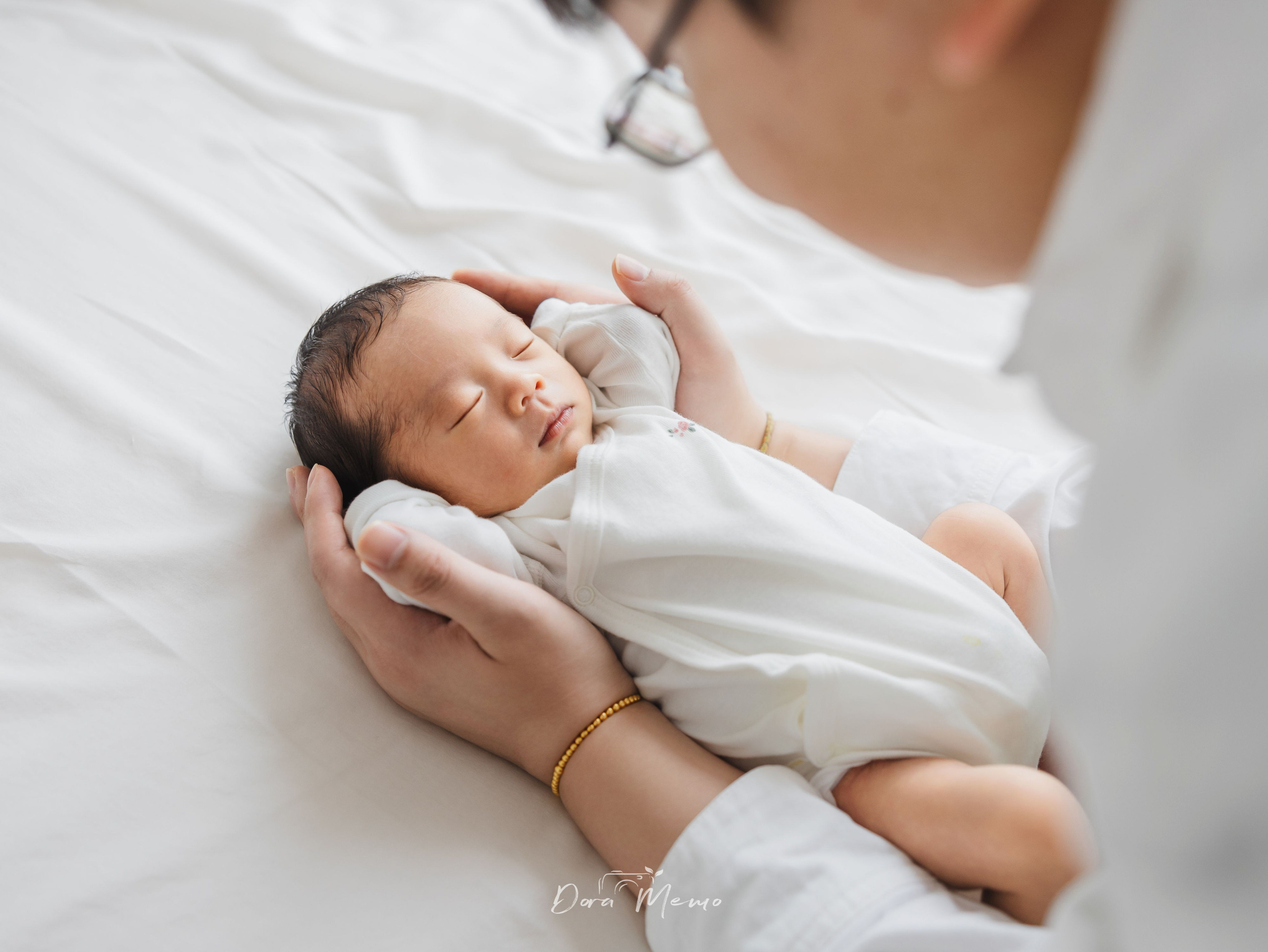 A Newborn at Home — Shanghai Family Photographer Documentary Session