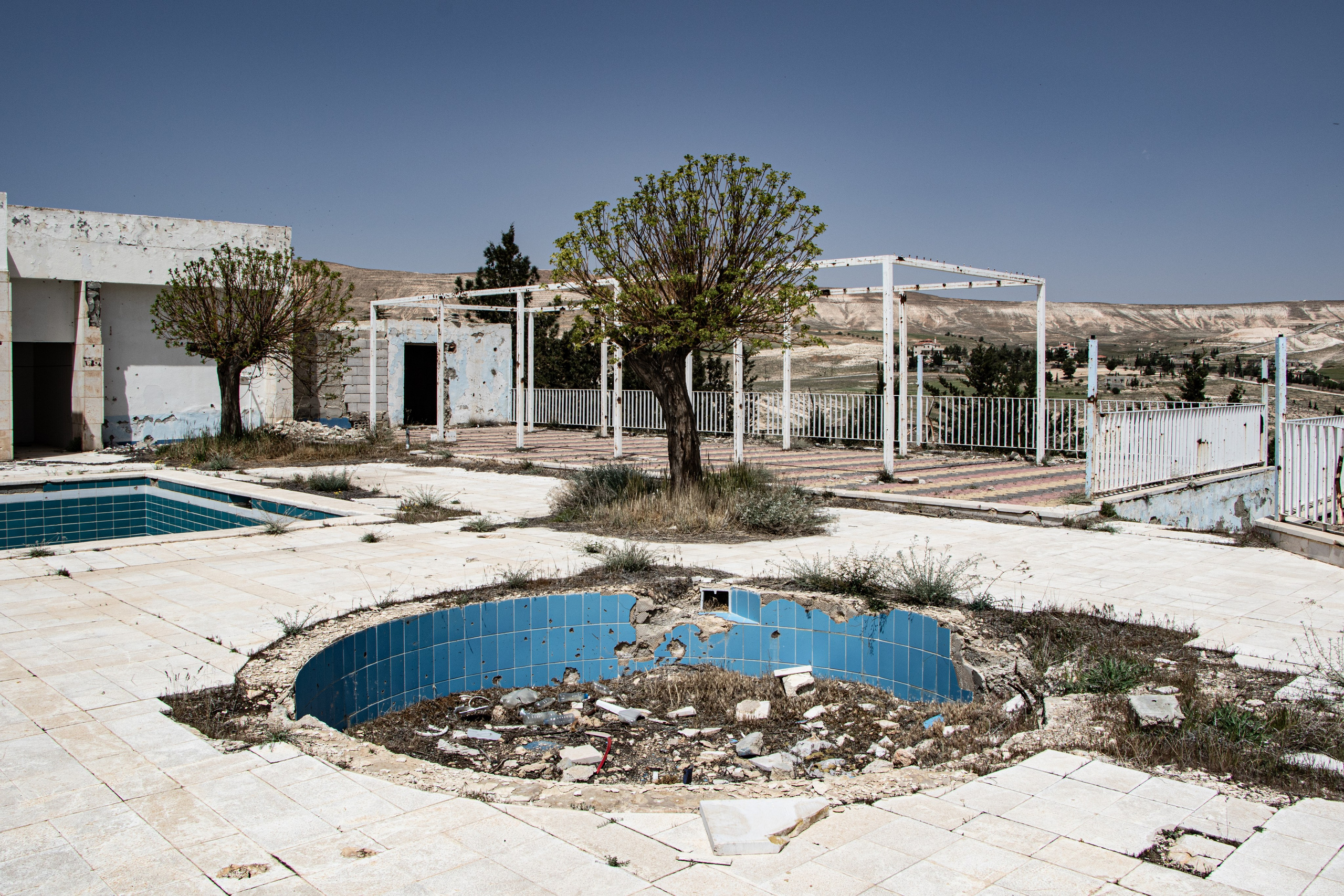 Un hôtel de luxe à Maaloula, ayant subi de lourds dégâts après avoir été utilisé comme base par le groupe Al-Nosra, dans le cadre du conflit syrien.