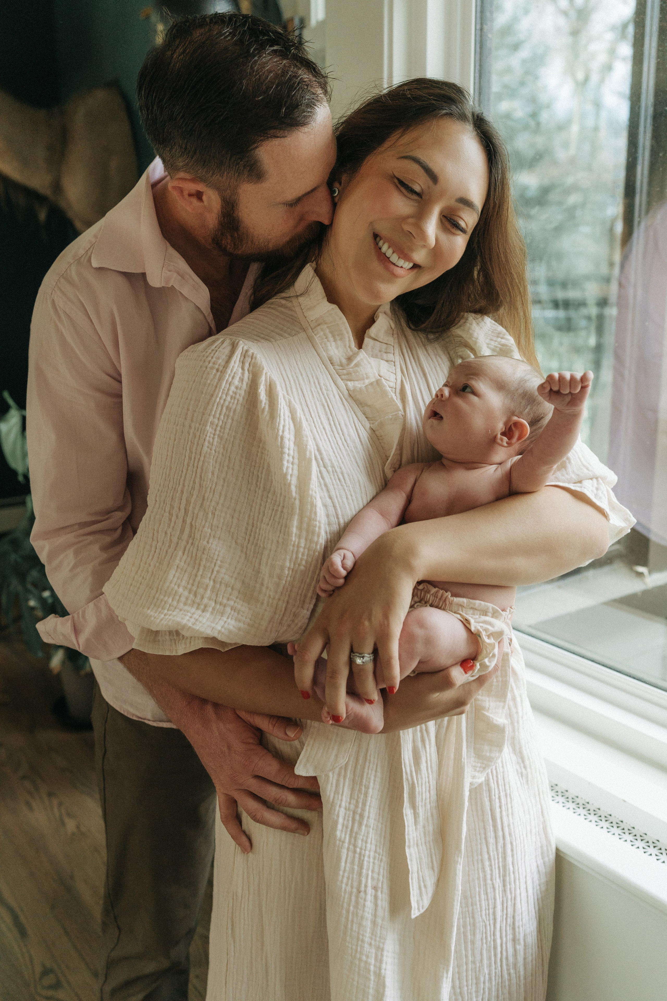 Newborn Photography with Parents – Gentle & Loving Moments. Alisa Tant — Family and newborn photographer Bucks County, Montgomery county, Philadelphia, NJ