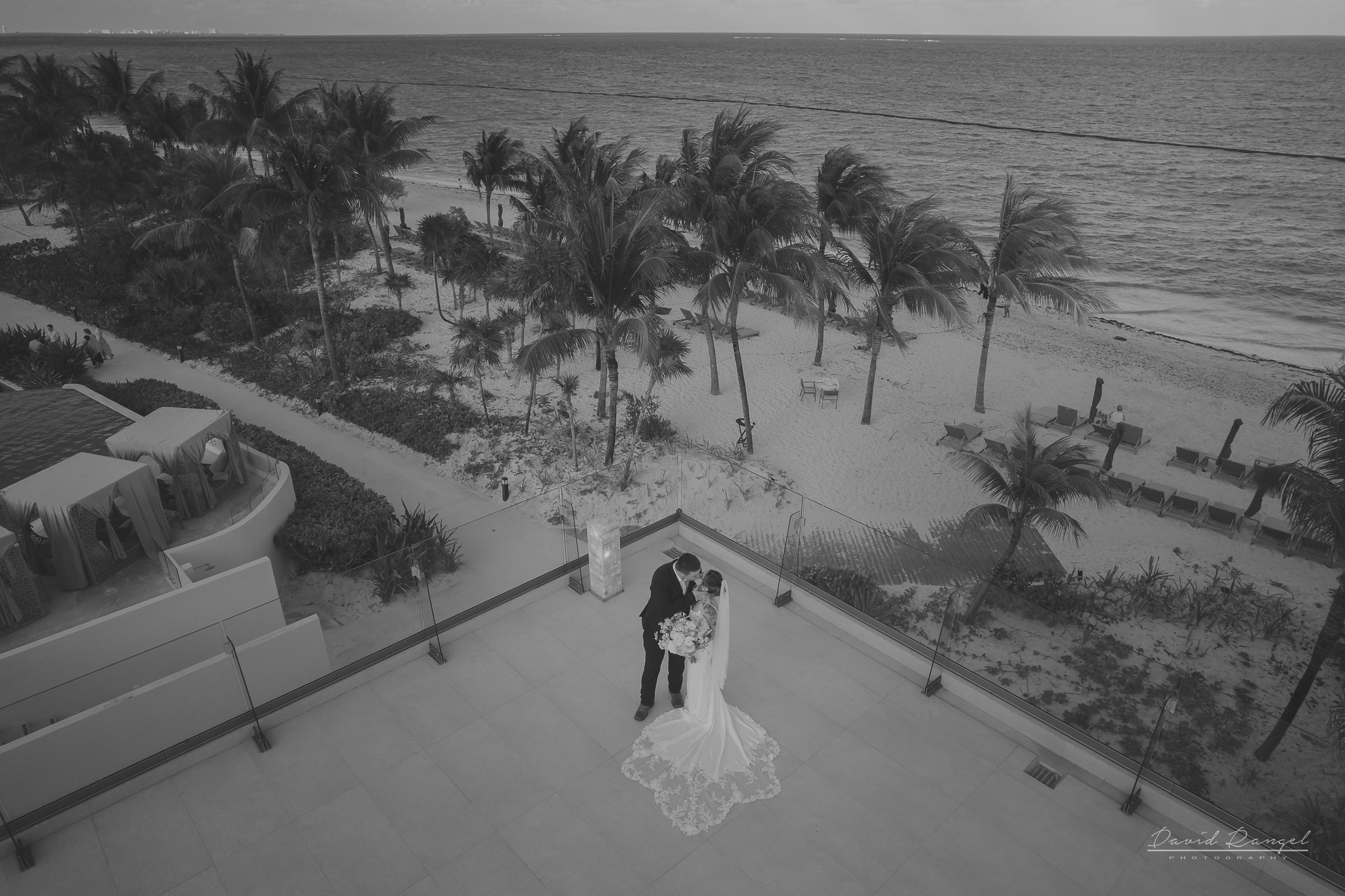 Danielle and Joshua’s sneak peek wedding. Destination wedding photographer based in Cancun and Riviera Maya with service worldwide