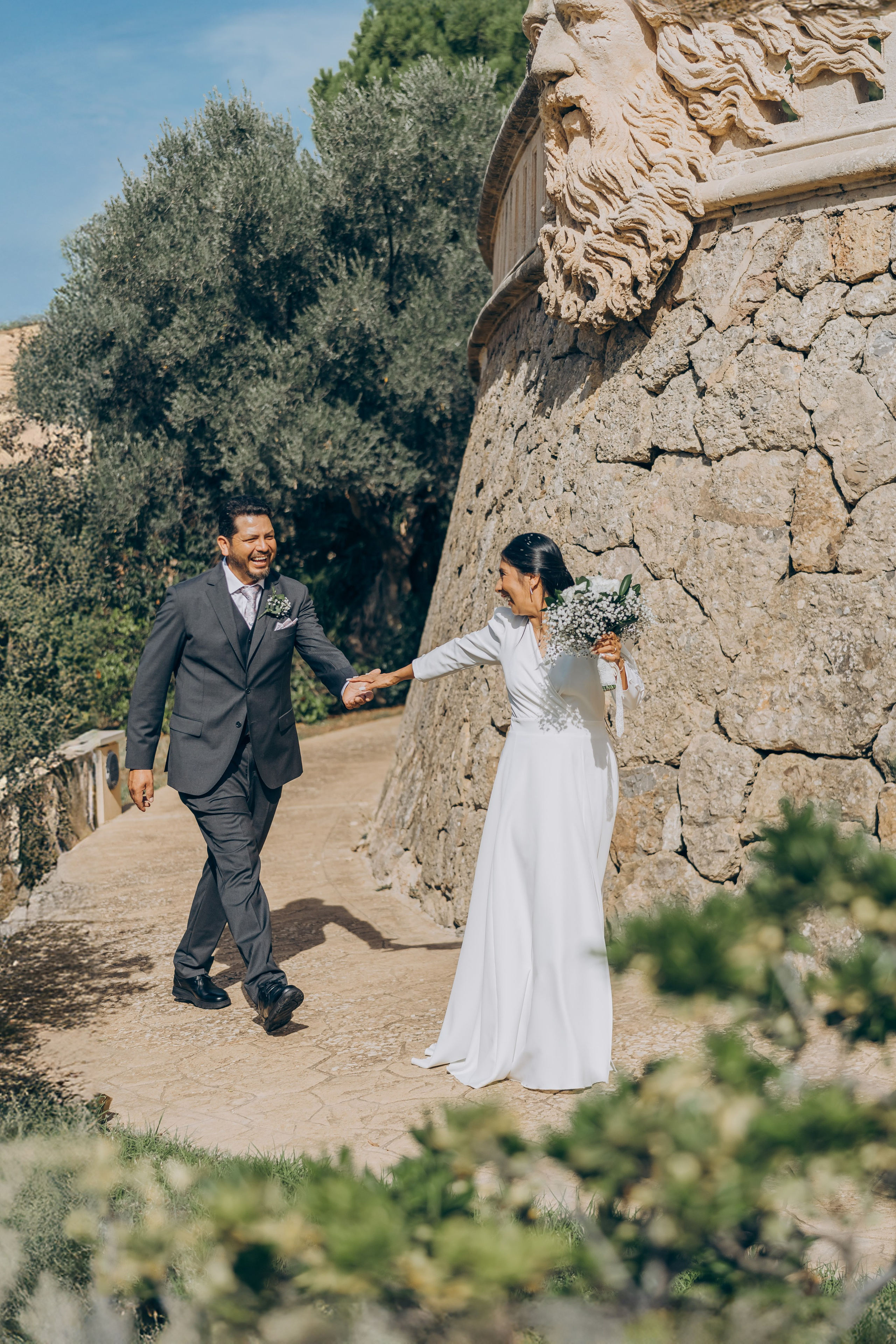 Sincere emotions at a wedding photo shoot. Photographer in Mallorca