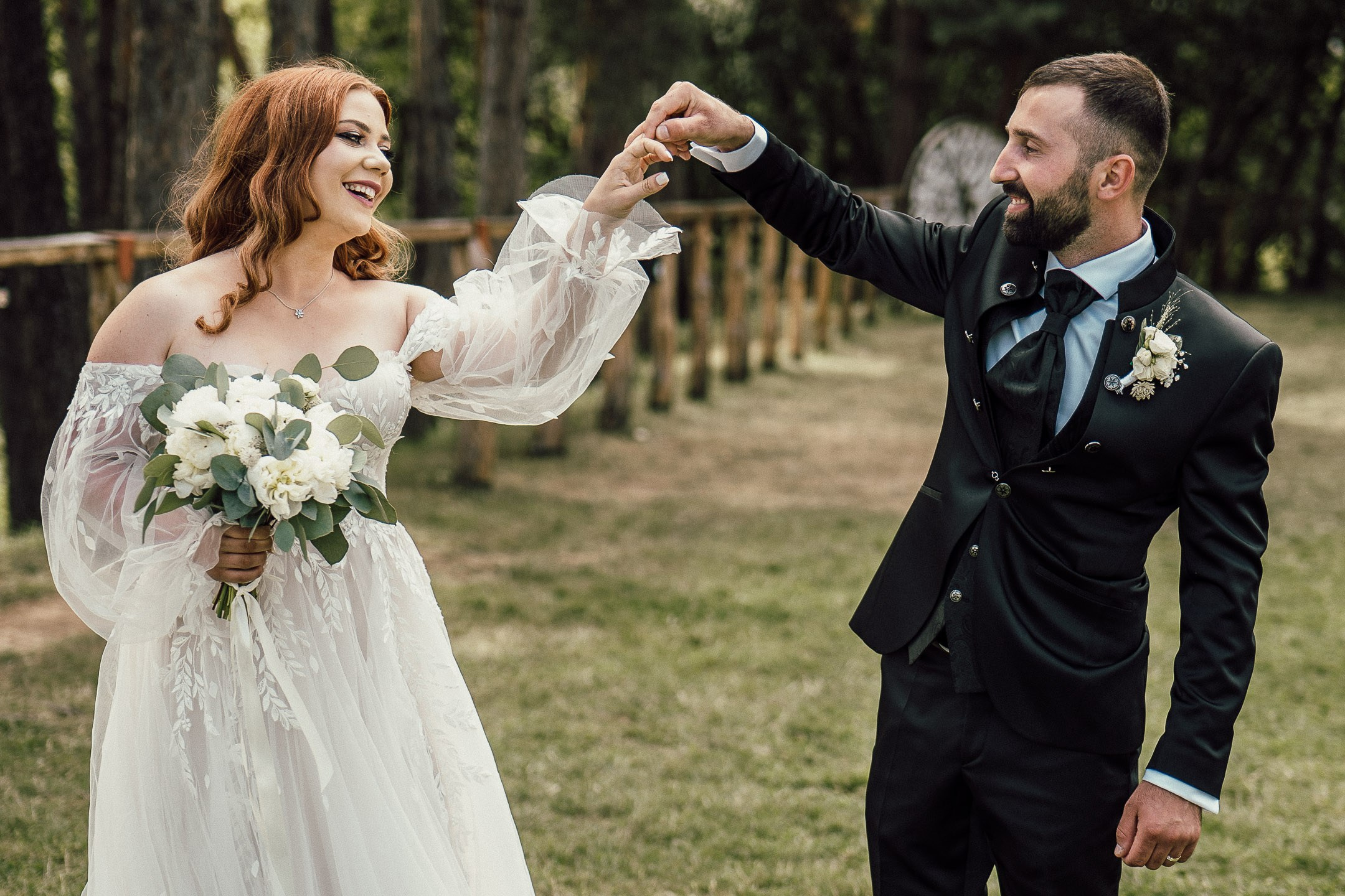 Nuntă la Motel Gilău în aer liber - Fotograf Nuntă Cluj. Horatiu Fat: Fotograf si Videograf Profesionist Nunta Cluj-Napoca