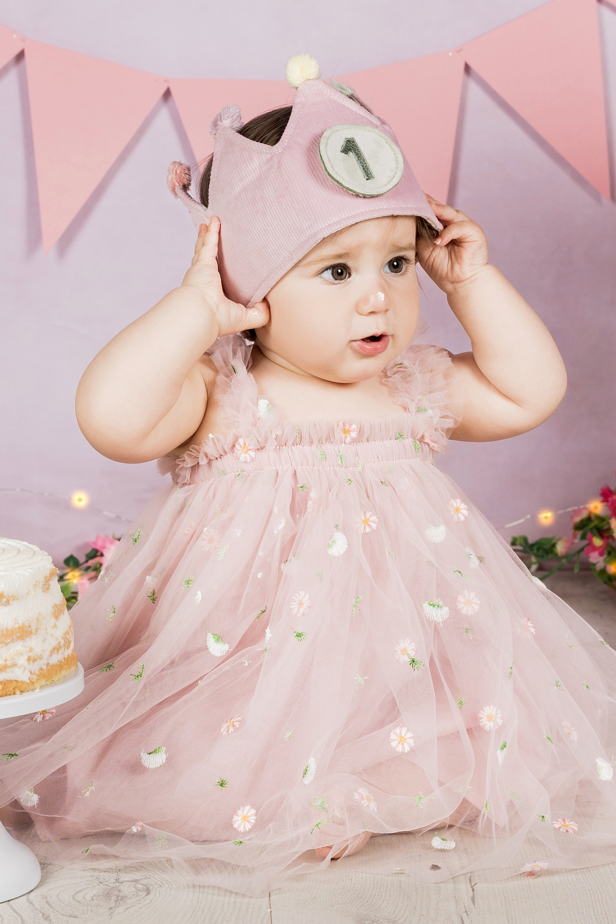 Sesión de fotos 1 año con familia y tarta | Rainbox. Rainbox Estudio de Fotografía