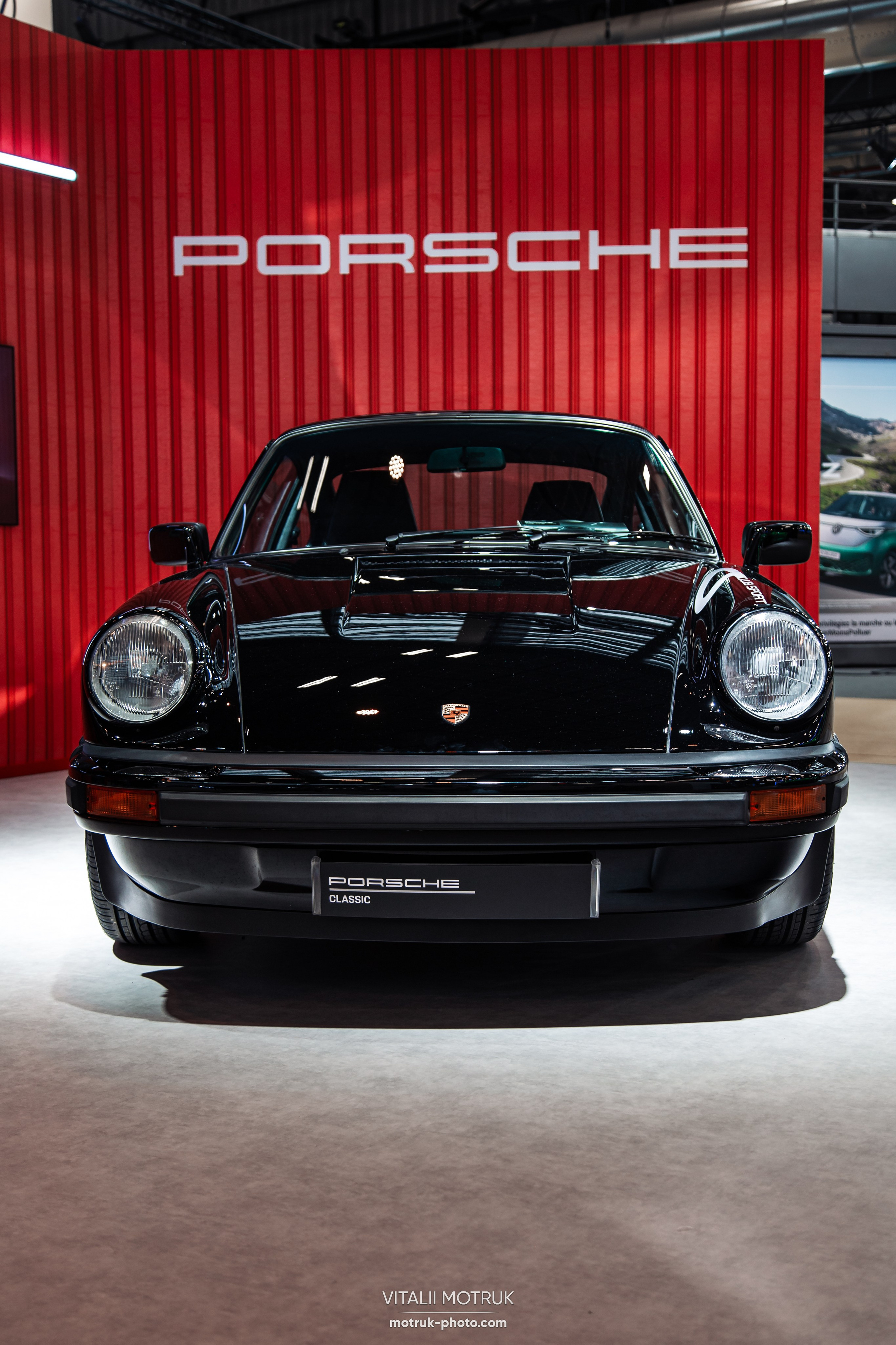 Retromobile 2023. Photographe de voitures à Paris — Vitalii Motruk