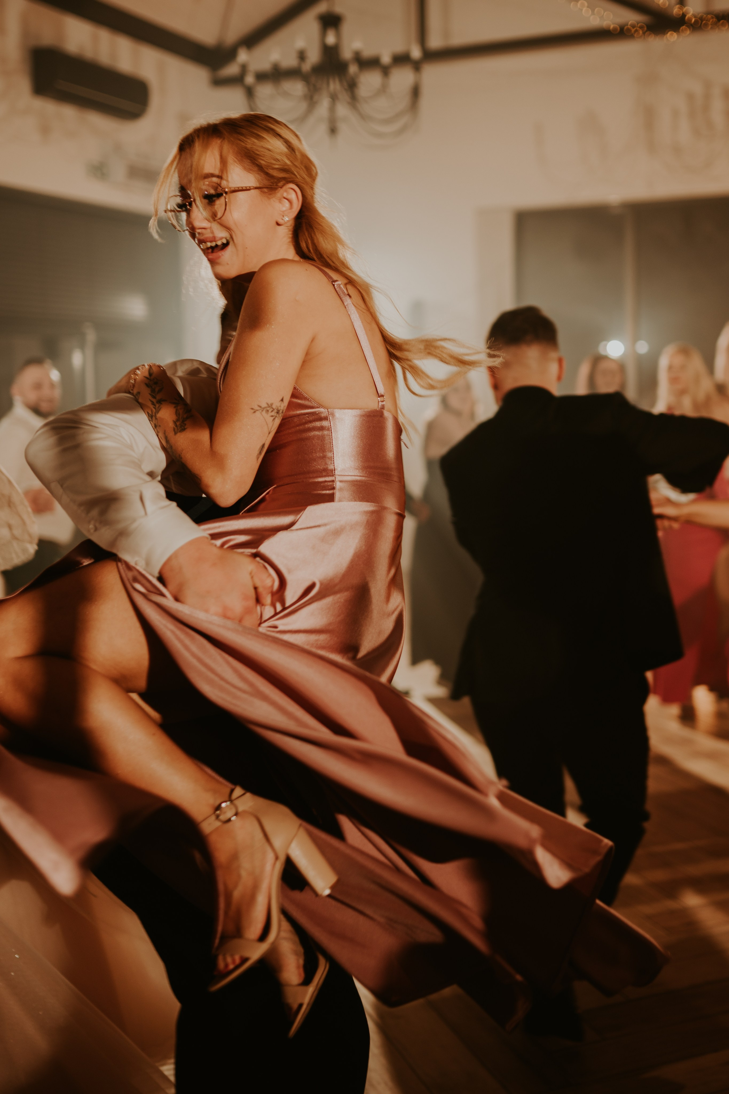 Trzy Drzewa: wspaniała uroczystość Wiktorii i Kamila. Karkowskafoto - fotografia miłości