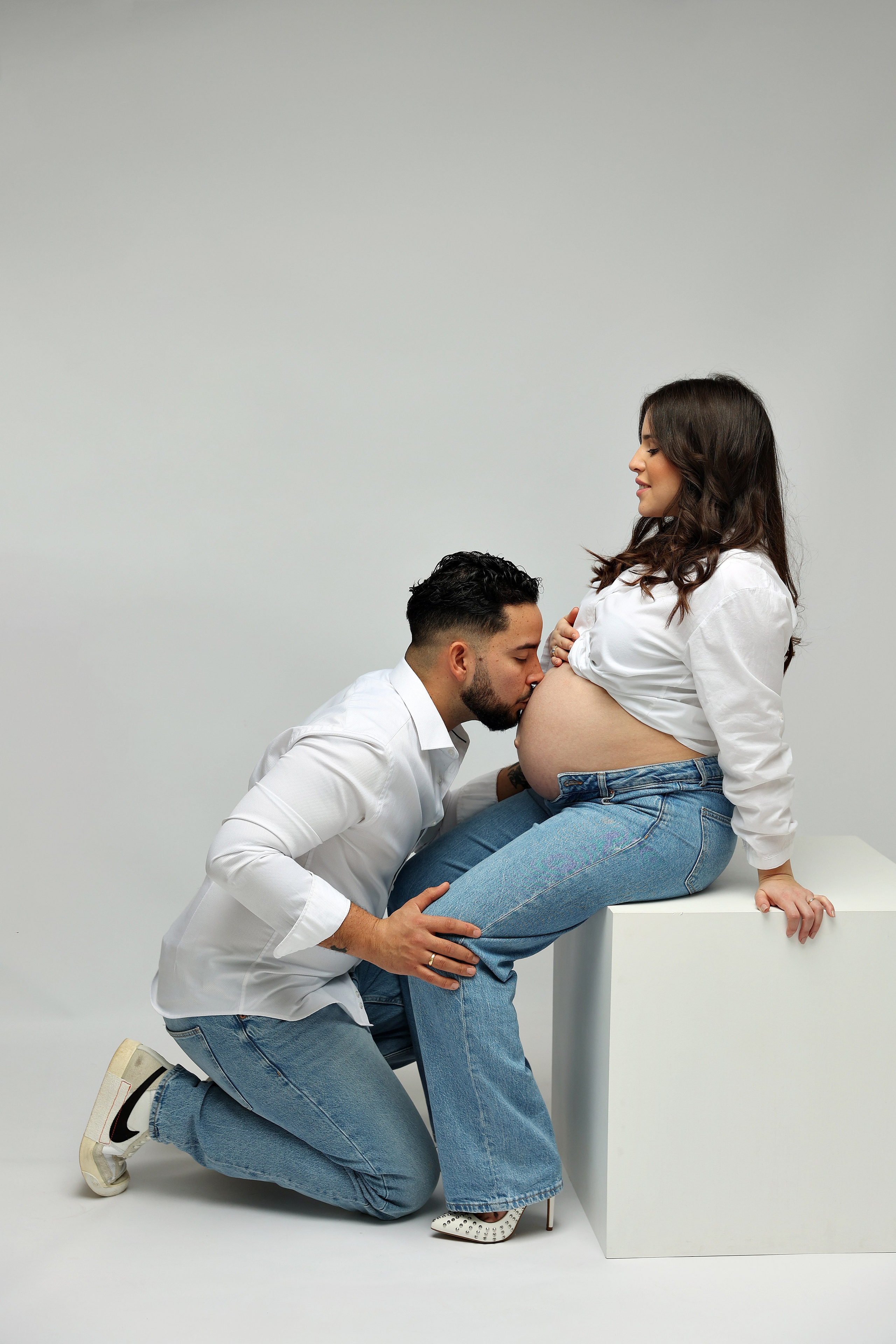 Nueva Sesión Embarazo En Estudio. Fotografía de Eventos, Embarazo y Familiar en Pirineos