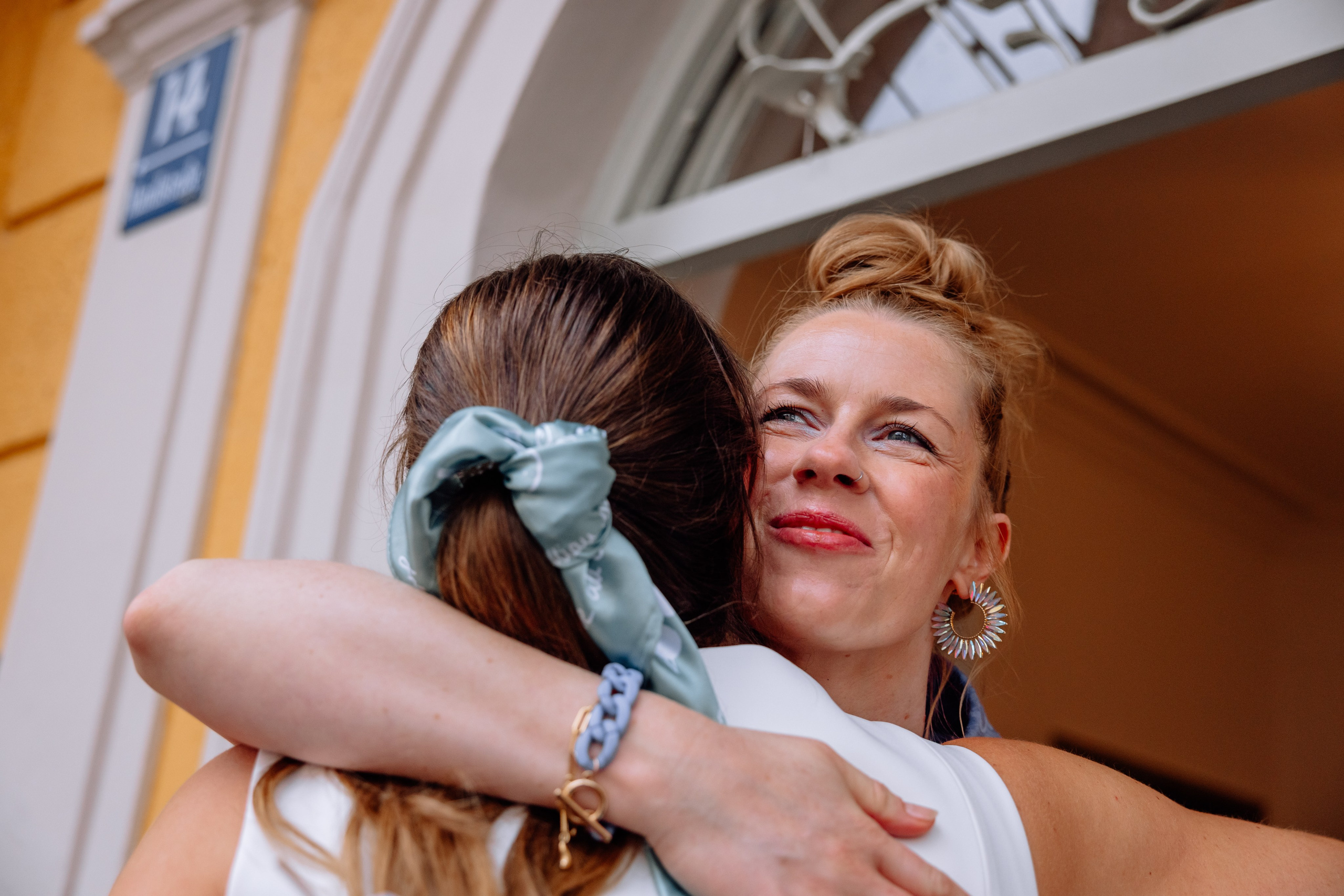 Corinna und Daniel: romantische Hochzeit in der Mandlstrasse/Sommer 2025. Hochzeitsfotograf München Taufe Familienfotograf Tanja Mauke