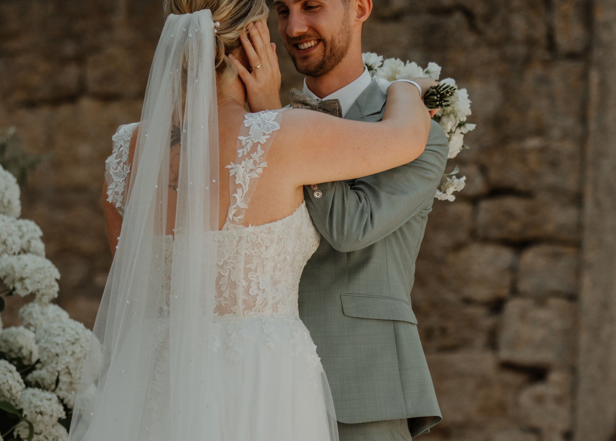 Freie Trauung Lara & Yannick | Landhaus Odaia | Fotograf Würzburg. Anna Saribekyan – Beste Hochzeitsfotografin in Würzburg, Top 10 in Deutschland