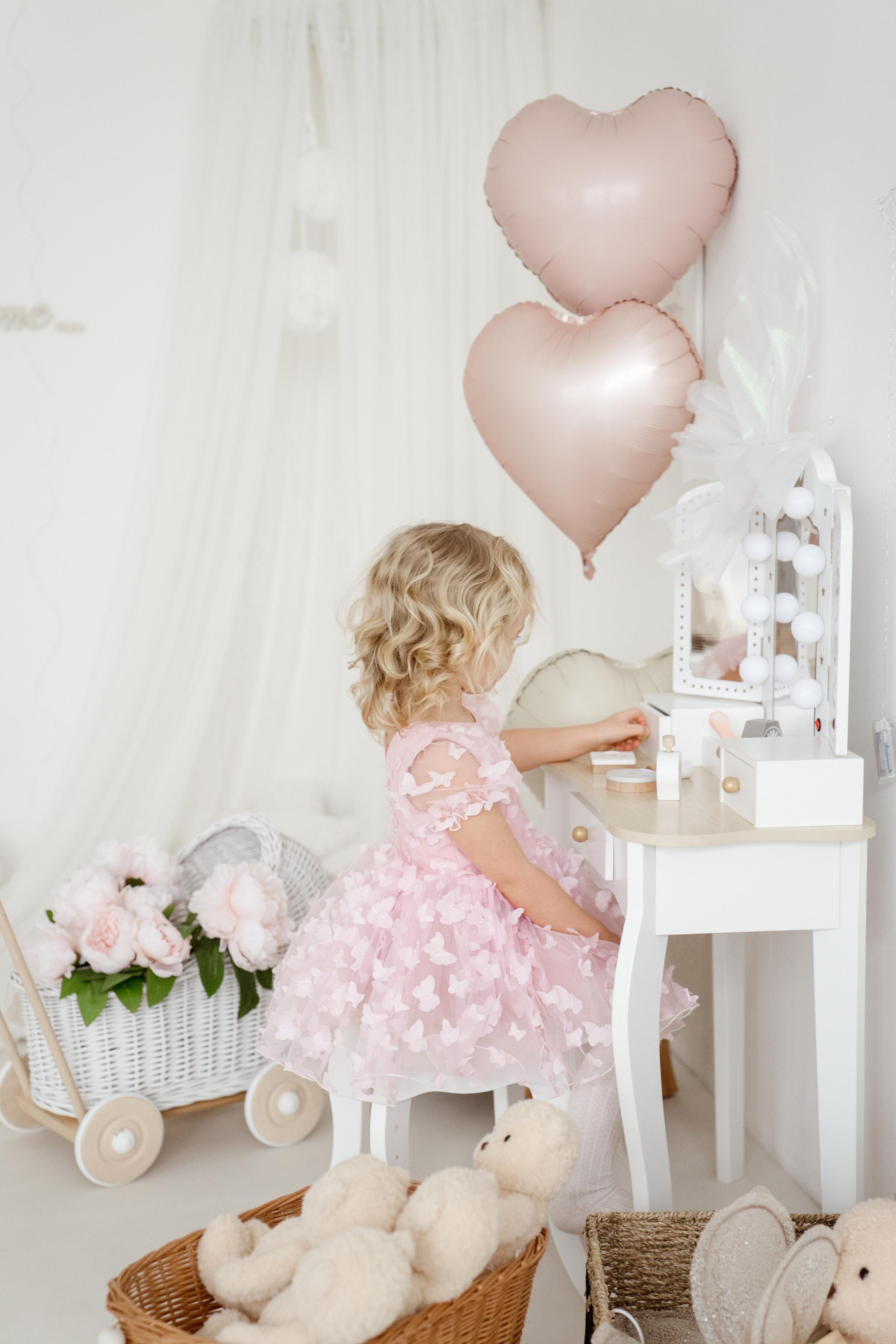 Sesja urodzinowa dziecięca. Fotograf Łódź - sesja ciążowa, noworodkowa, dziecięca. Studio w Łodzi