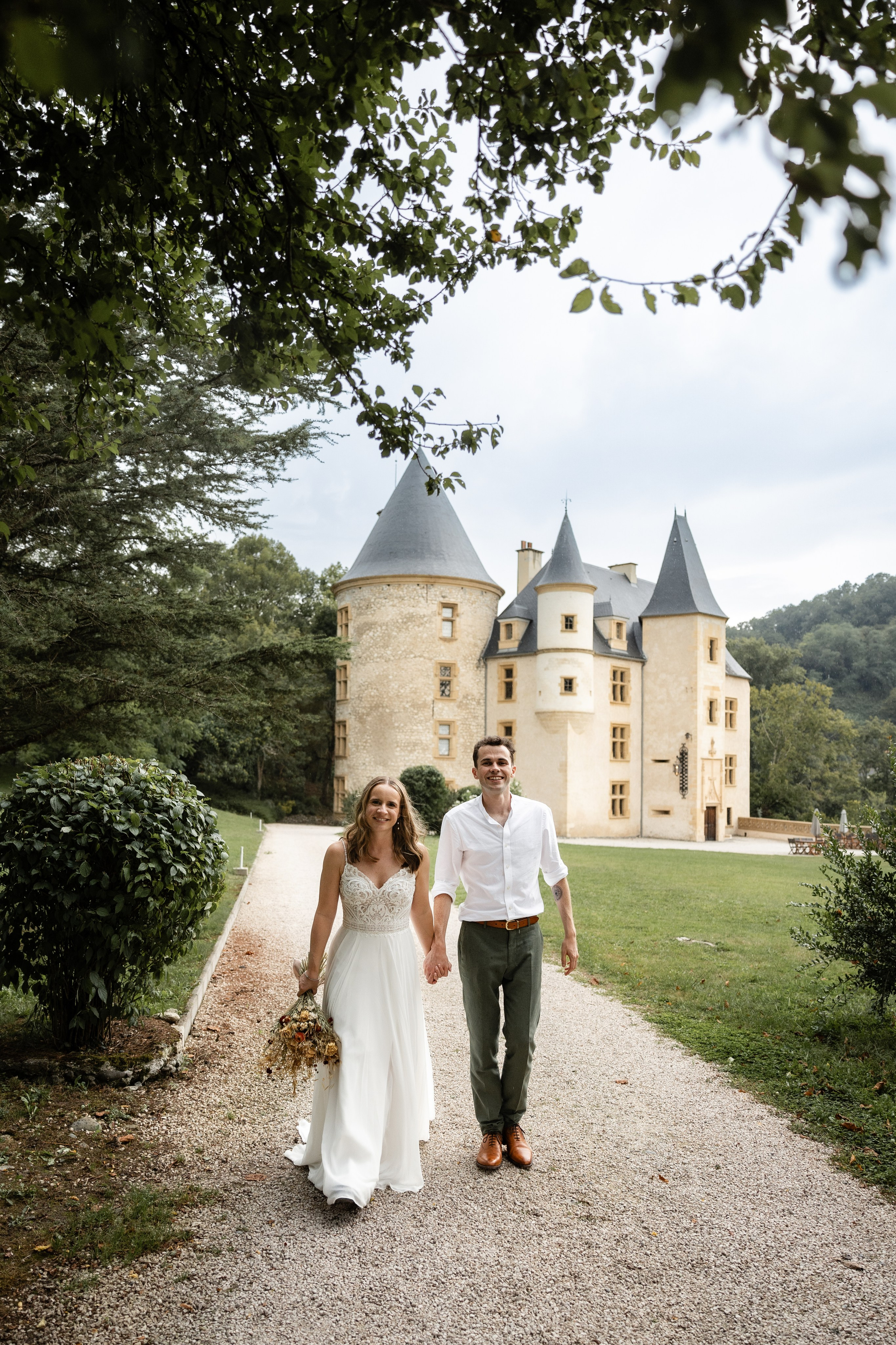 Rachel et Giles. Photo de mariage au Château de Saint-Martory. Eugénie Smirnova — photographe à Toulouse et dans le sud-ouest de la France