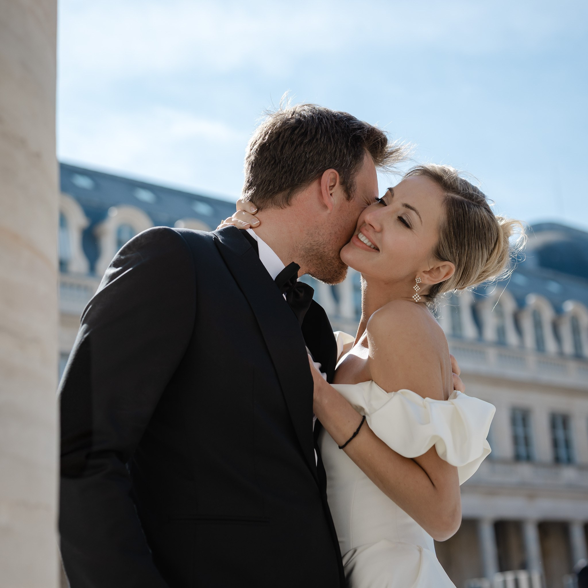 Elegante trouwjurk tijdens fotoshoot in hartje Parijs - Kapture Fotografie