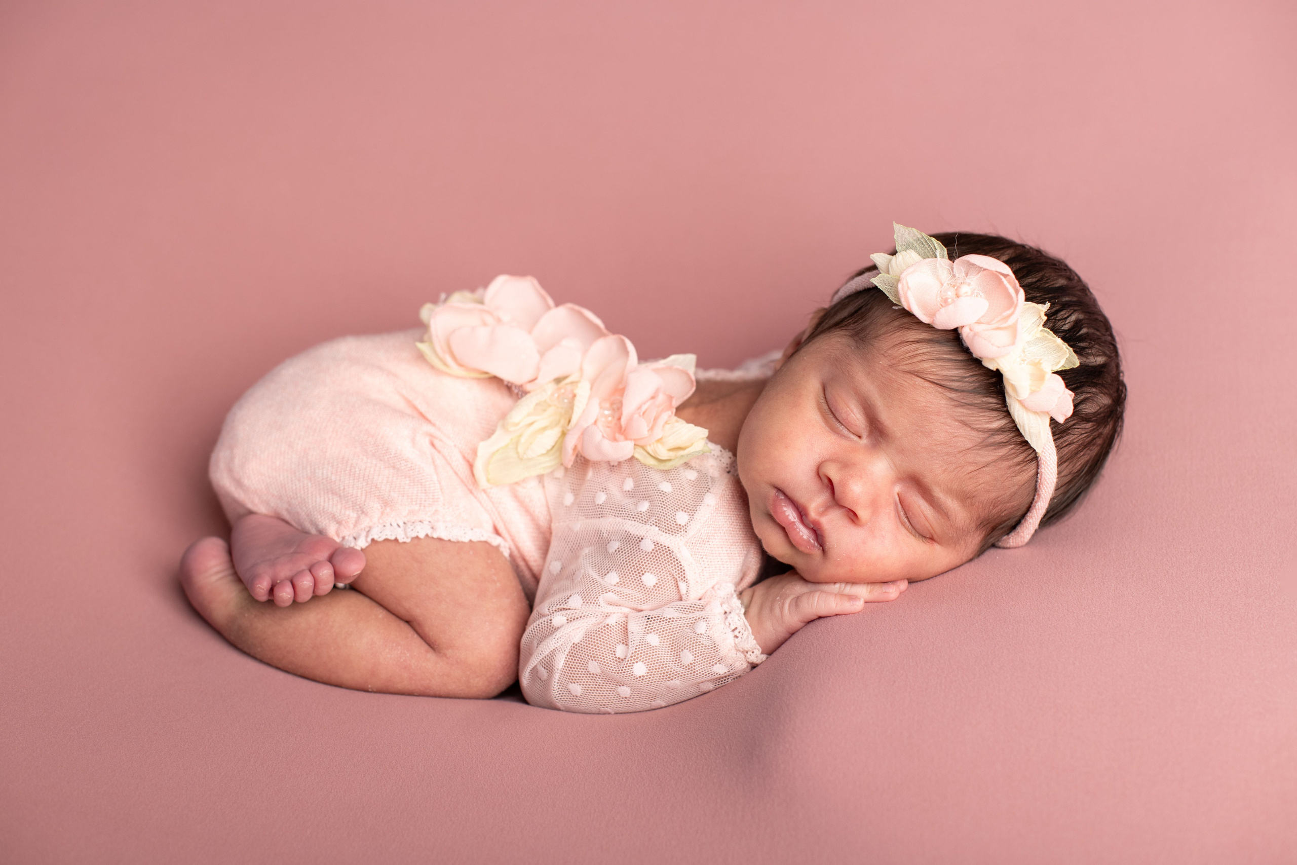 Newborn photoshoot. Newborn photographer Sacramento
