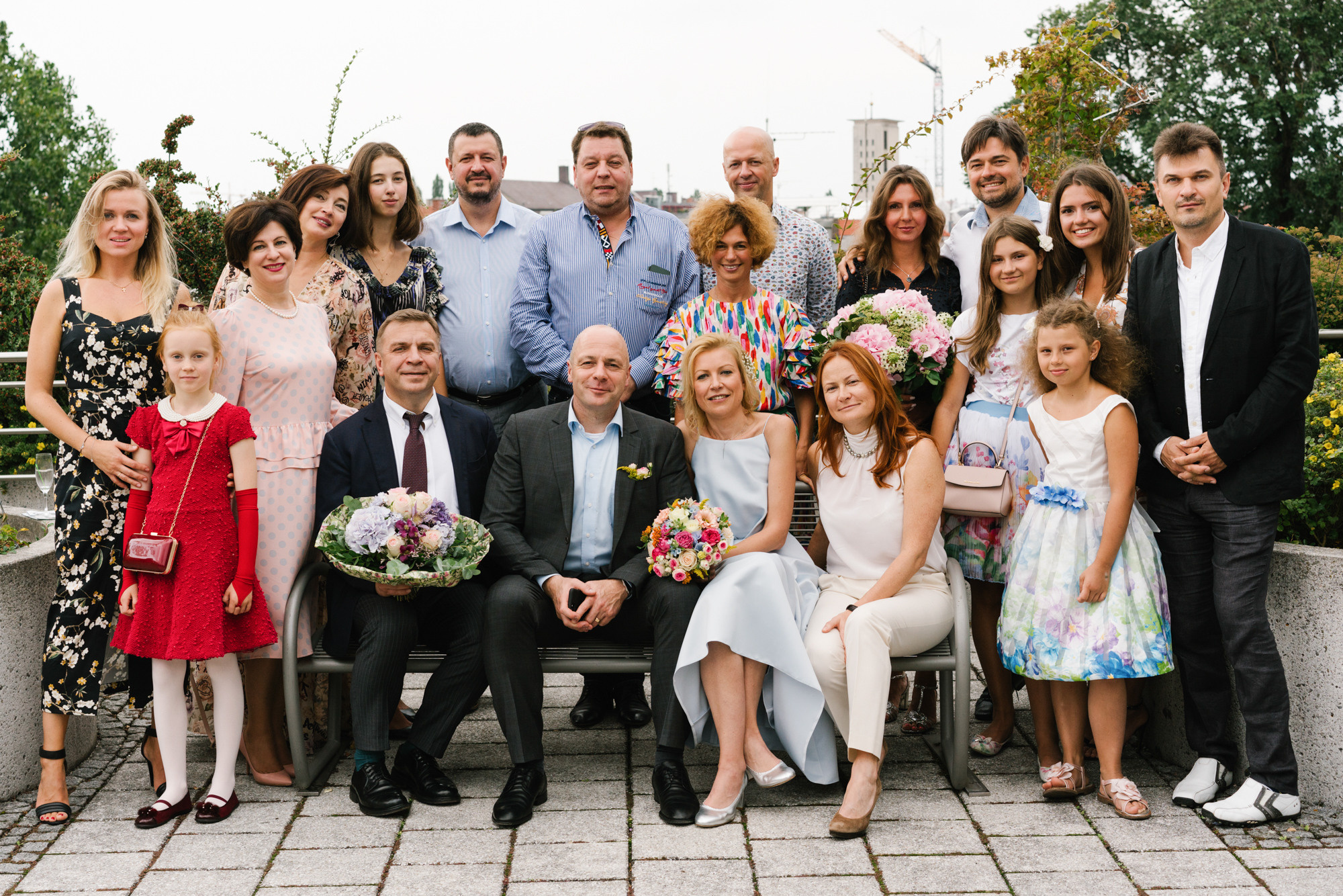 Ehrlicher Hochzeitsfotograf im Garten am Starnberger See, München. Inna Zaytseva Photography | Fotografin in München | Content Creation