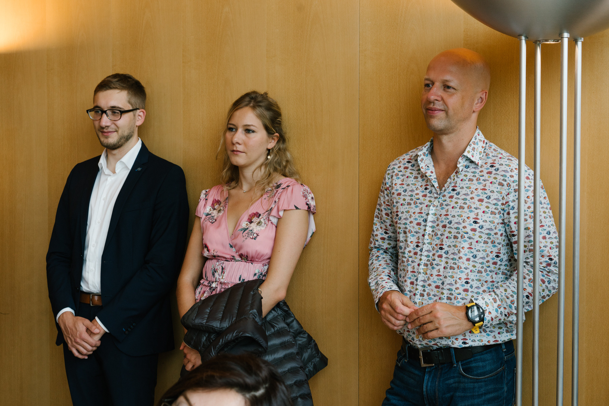 Ehrlicher Hochzeitsfotograf im Garten am Starnberger See, München. Inna Zaytseva Photography | Fotografin in München | Content Creation