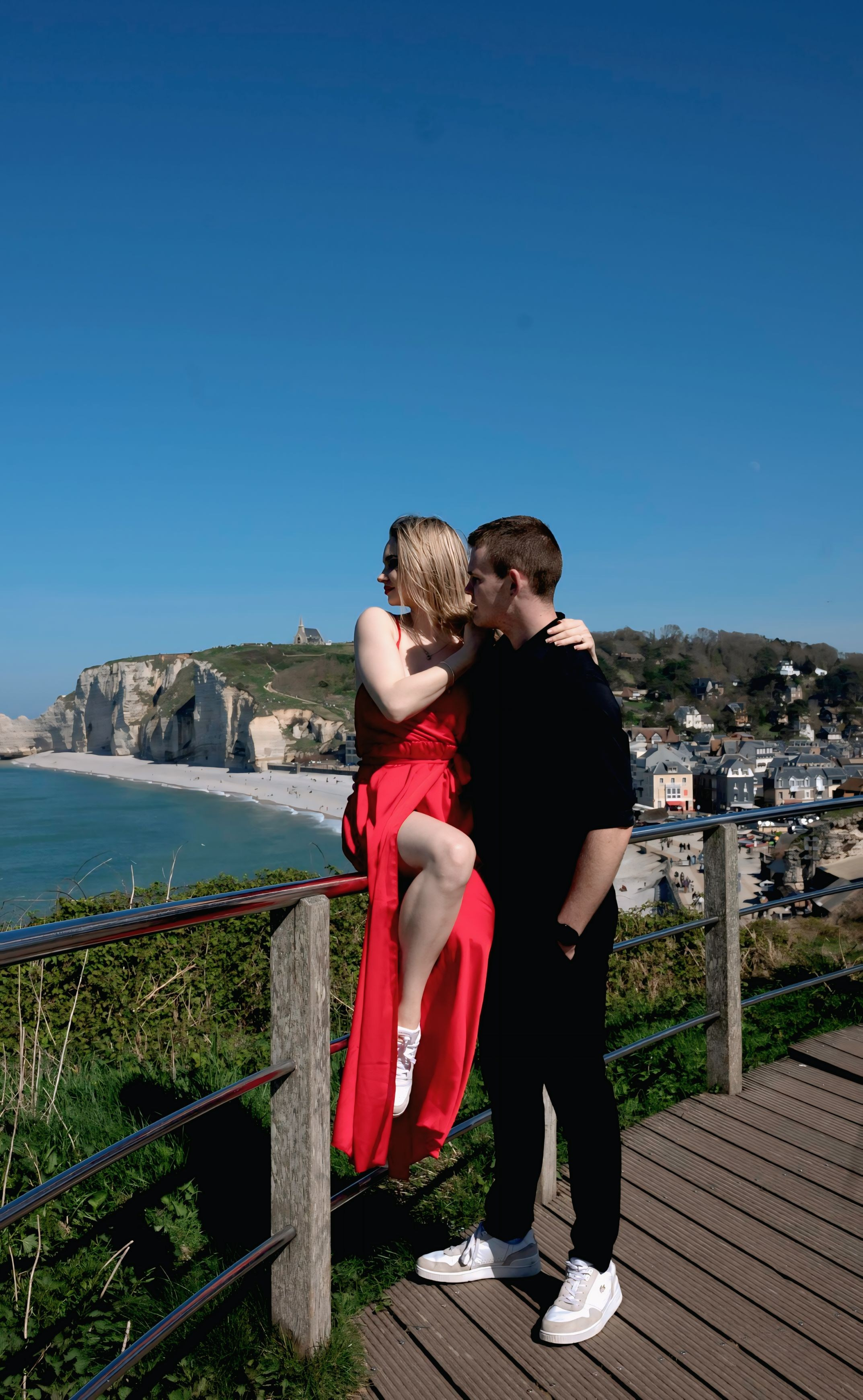 Future photoshoot on the ocean in Etreta. Dates 6/04. Alina Tagzieva- a photograper in Paris