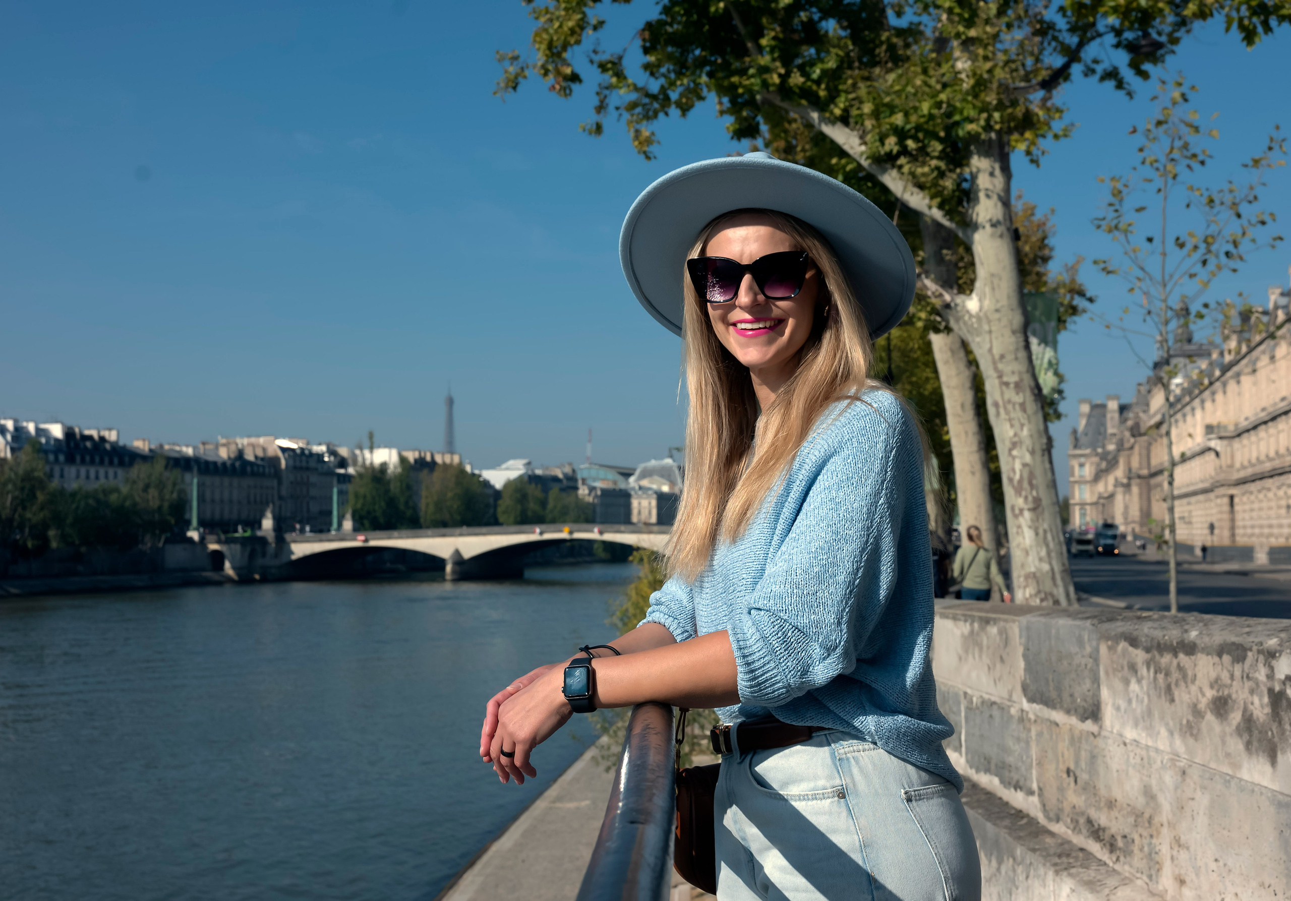 Street photoshoot in Paris. Alina Tagzieva- a photograper in Paris