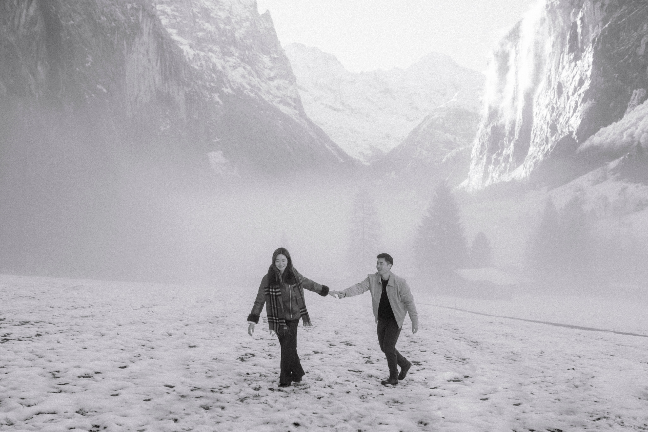 Polina Sobol — family & documentary photographer in Bern. Outdoor & urban photo sessions for families, kids and couples