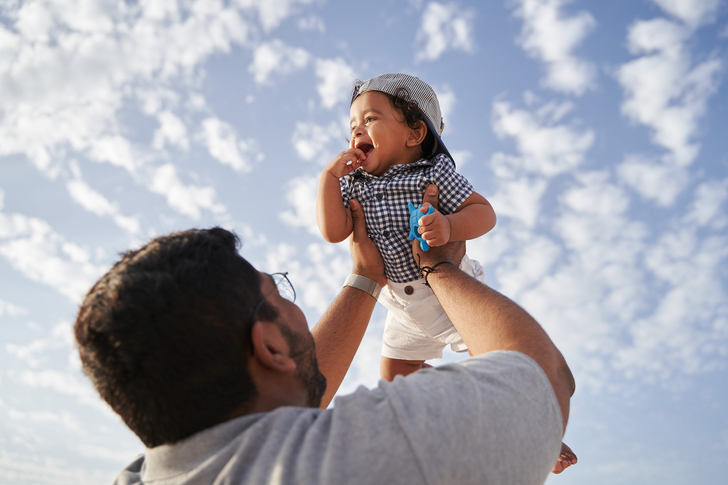 Family photo shoot gathering in Dubai