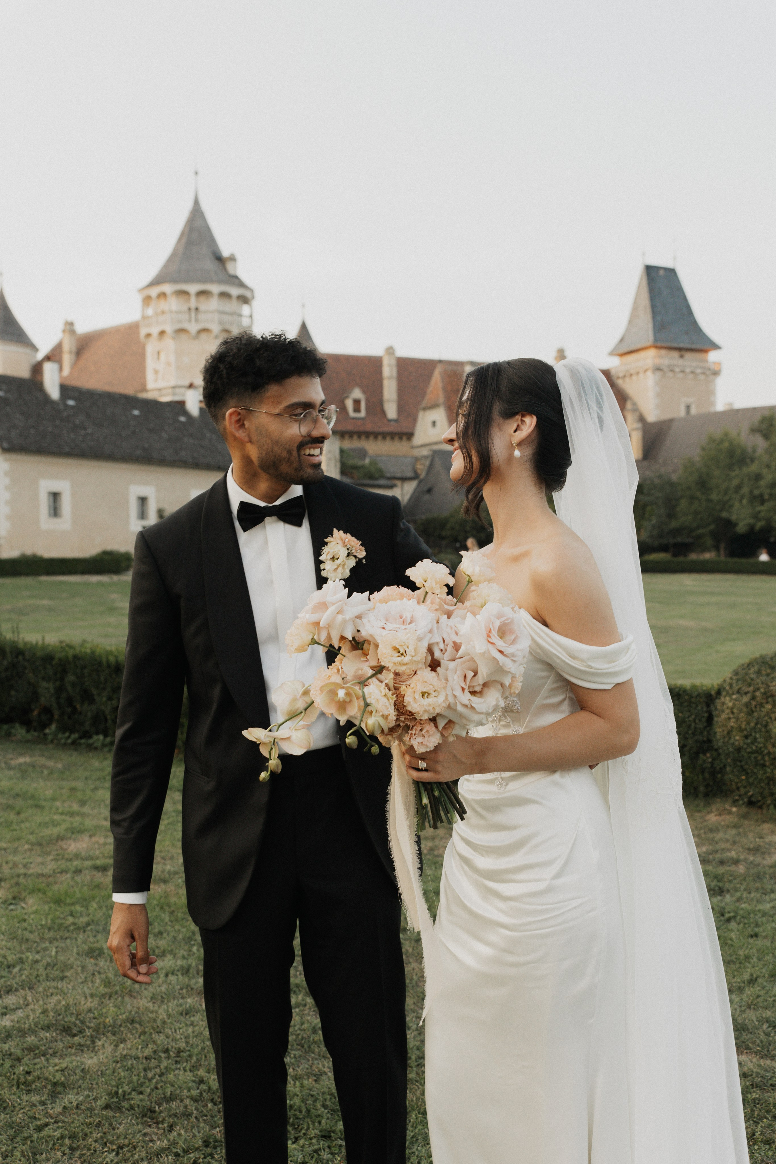 Elegant Castle Wedding in Austria | Alwin & Ruth’s Fairytale Celebration. Wedding photographer and videographer based in Timisoara, Romania