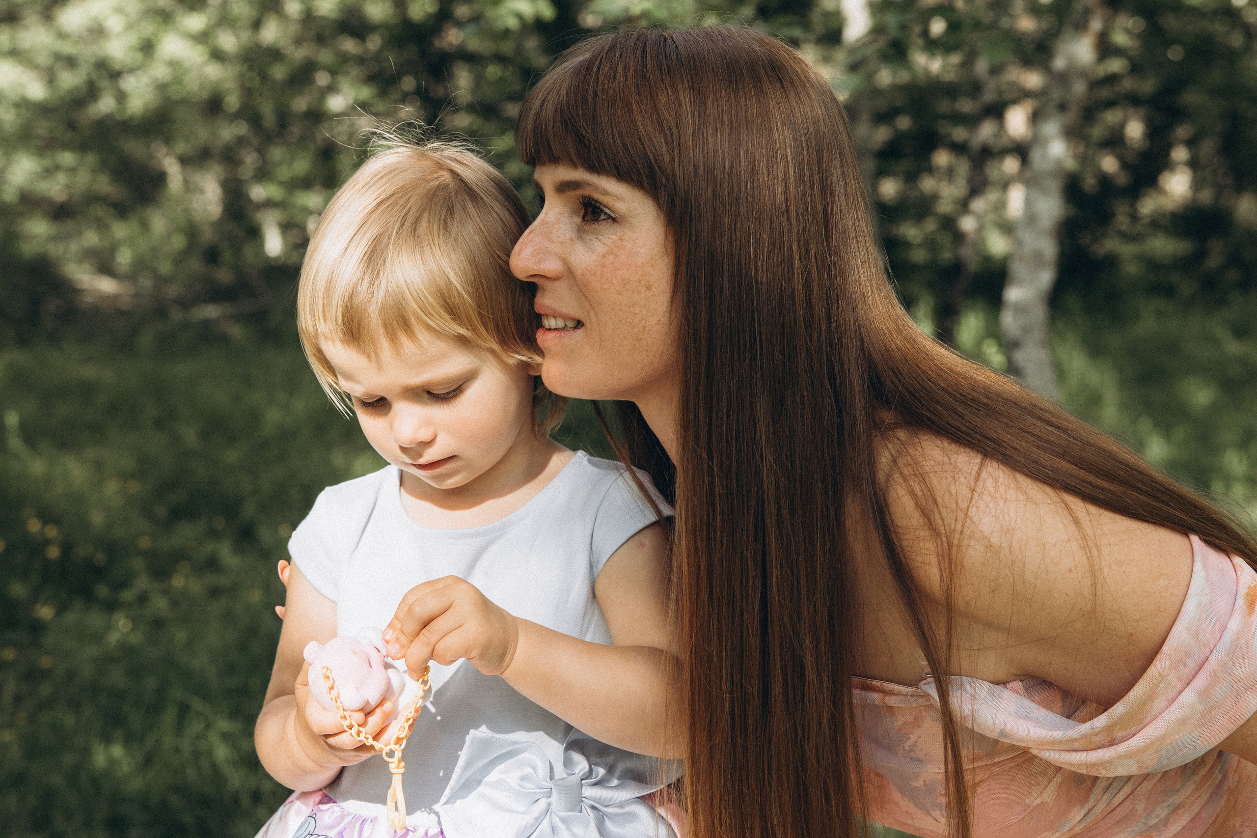 Séance photo en famille Forêt de Bouconne. Eugénie Smirnova — photographe à Toulouse et dans le sud-ouest de la France