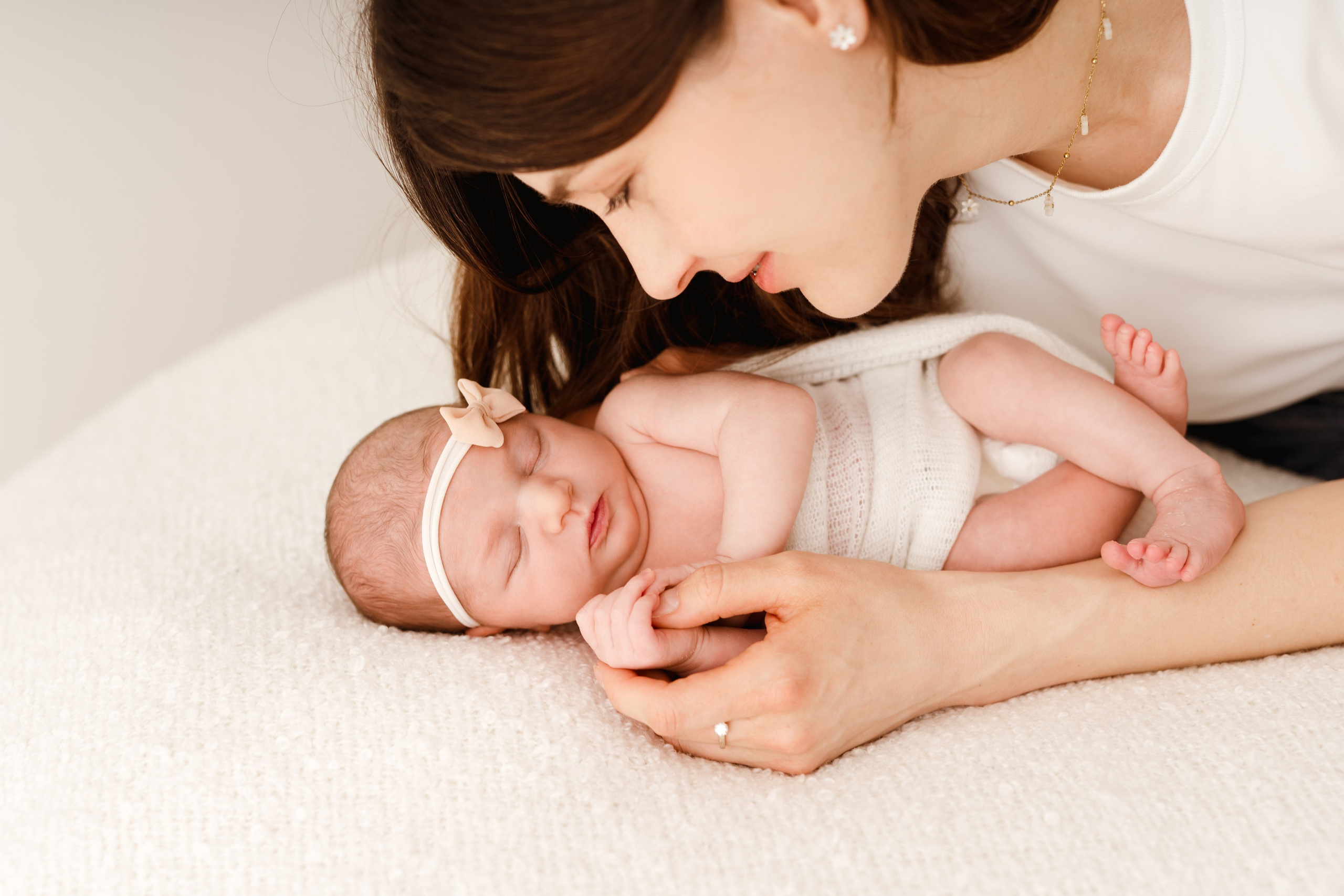 Sesja noworodkowa malutkiej Kaji. Fotograf Łódź - sesja ciążowa, noworodkowa, dziecięca. Studio w Łodzi