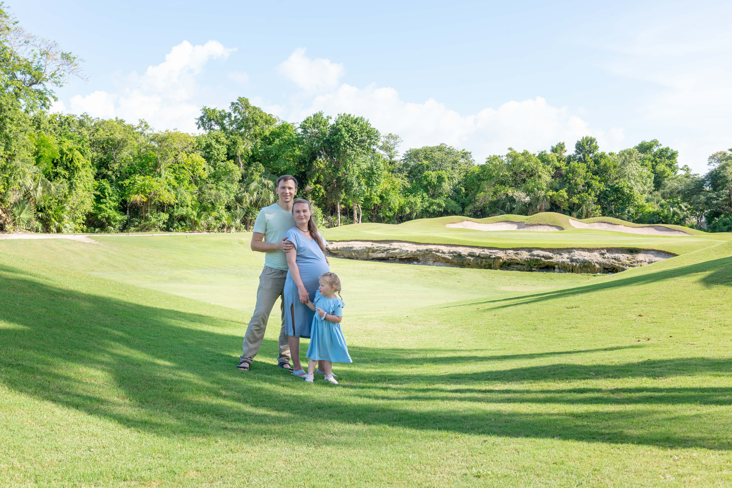 Sesión de Fotos Familiar de Embarazo: La Espera de un Nuevo Milagro. FOTÓGRAFO MÉXICO QUINTANA ROO