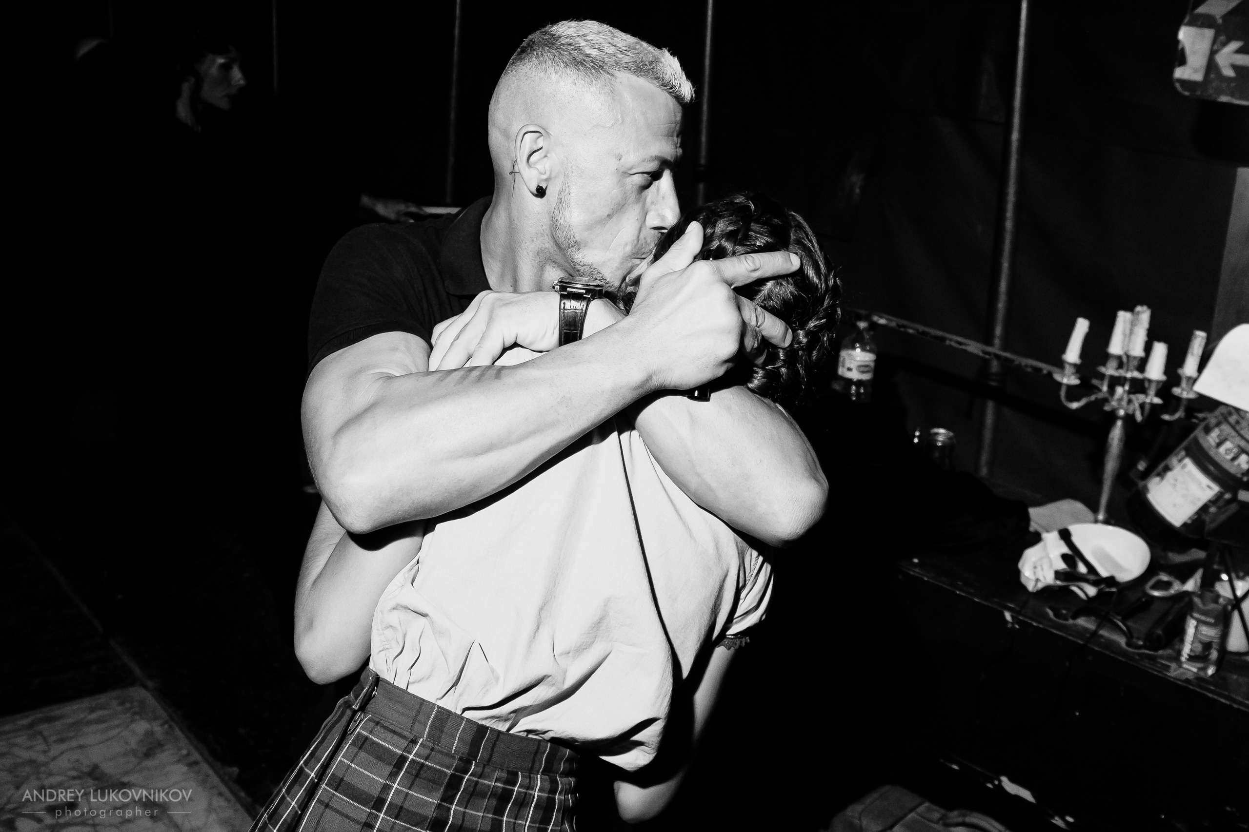 Sesión de fotos entre bastidores en El Circo Encantado: la vida de los artistas tras bambalinas