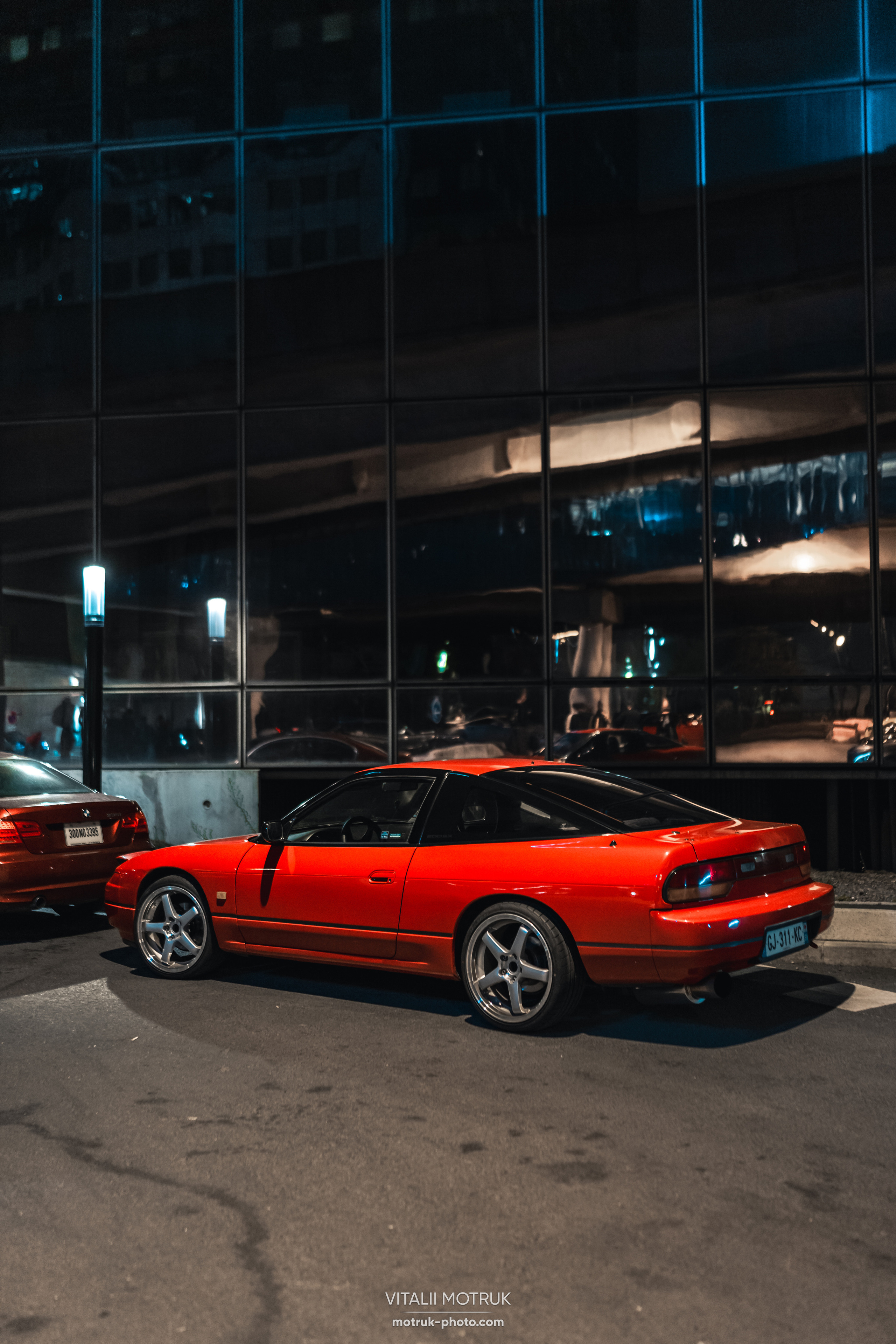 Rasso Nuit la Defense. Photographe de voitures à Paris — Vitalii Motruk
