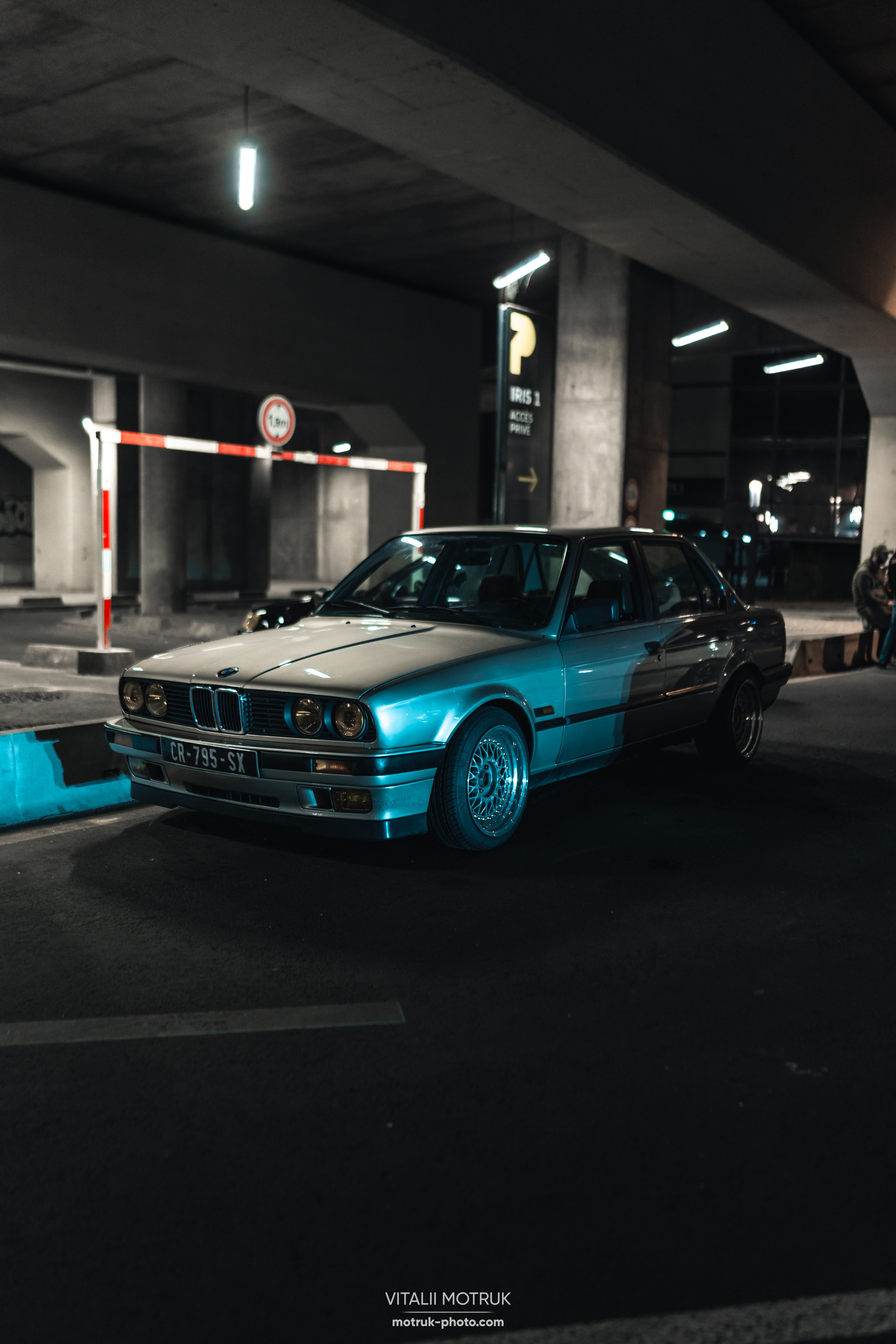 Rasso Nuit la Defense. Photographe de voitures à Paris — Vitalii Motruk