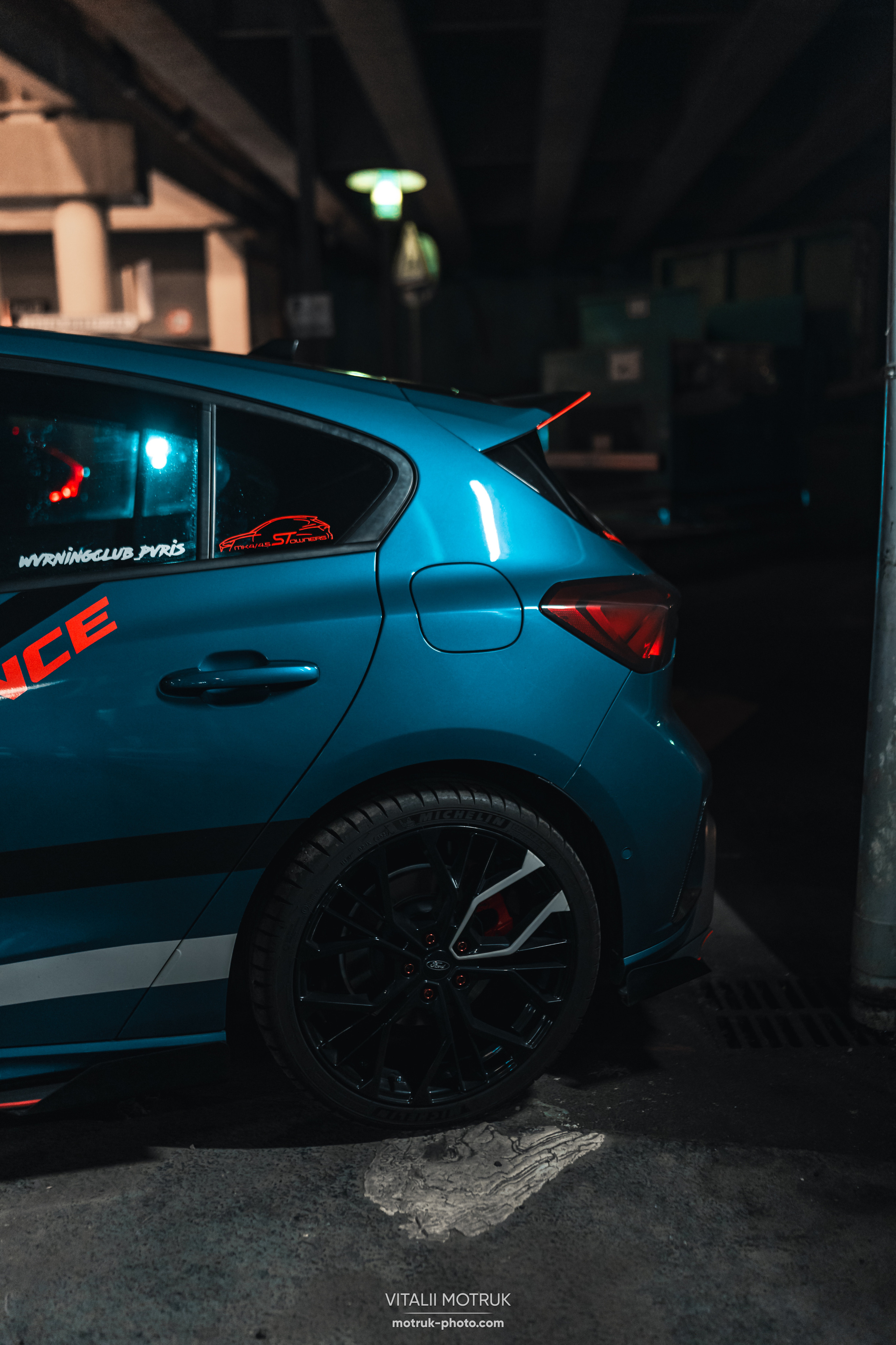 Rasso Nuit la Defense. Photographe de voitures à Paris — Vitalii Motruk