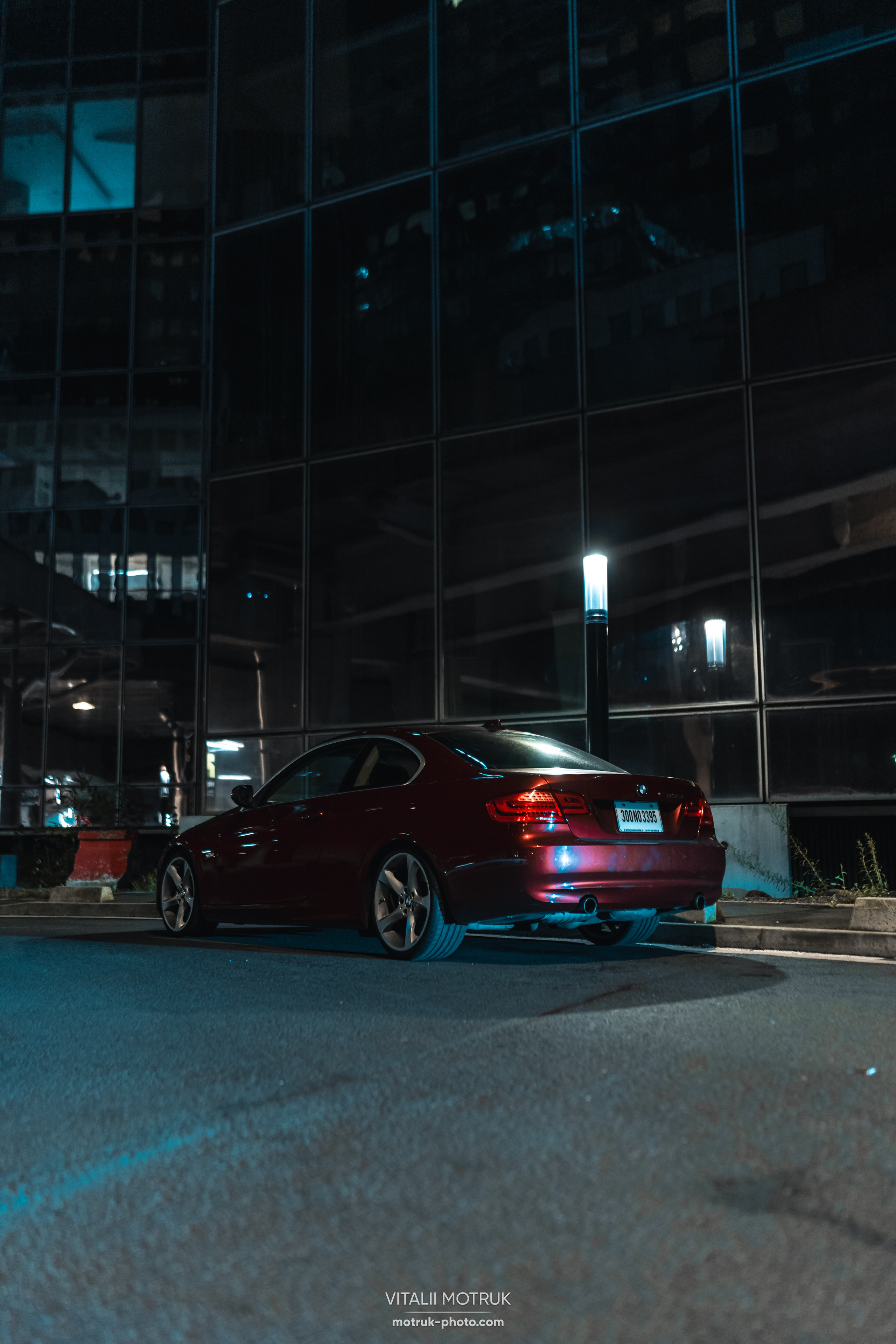 Rasso Nuit la Defense. Photographe de voitures à Paris — Vitalii Motruk