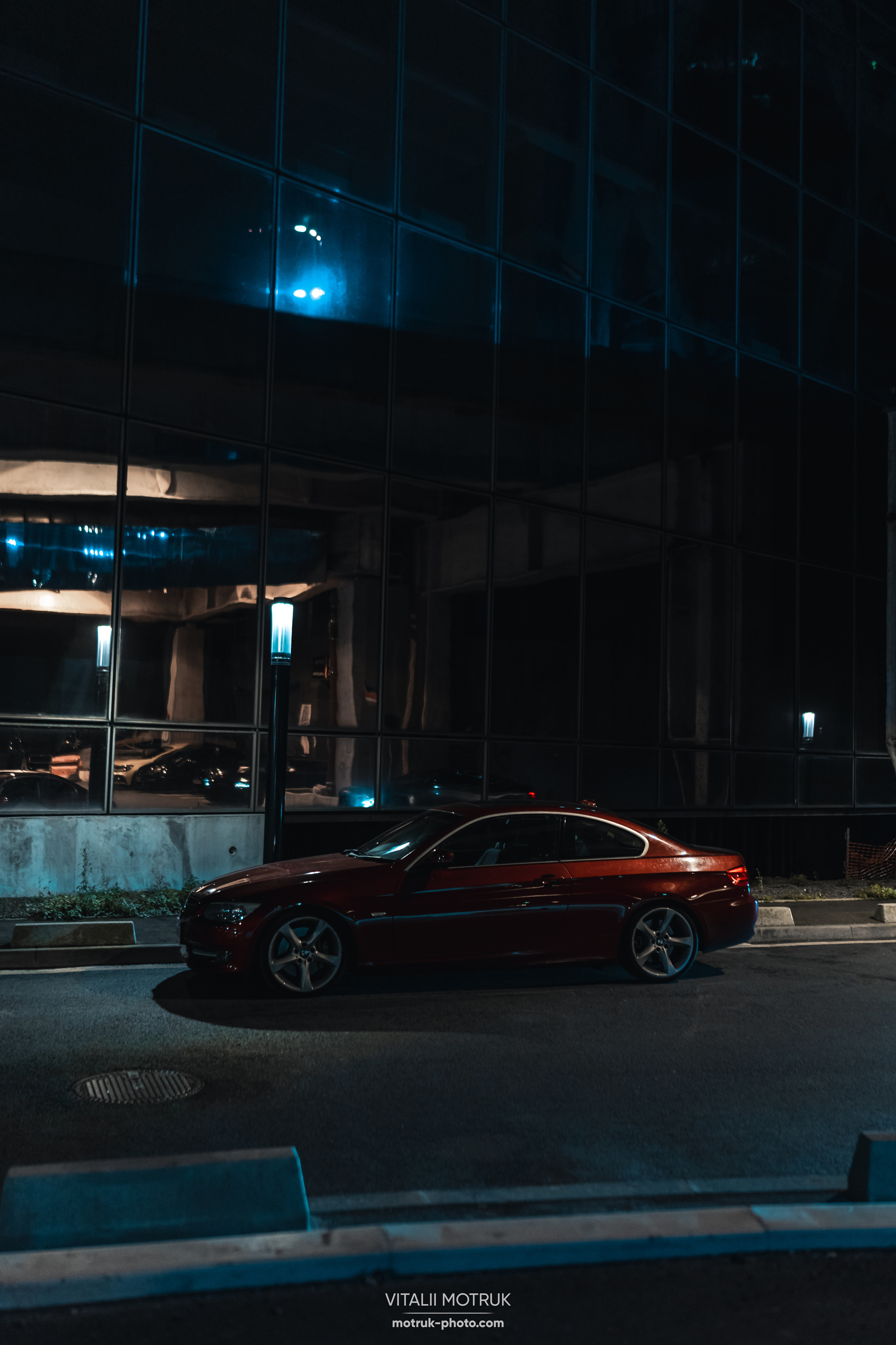 Rasso Nuit la Defense. Photographe de voitures à Paris — Vitalii Motruk