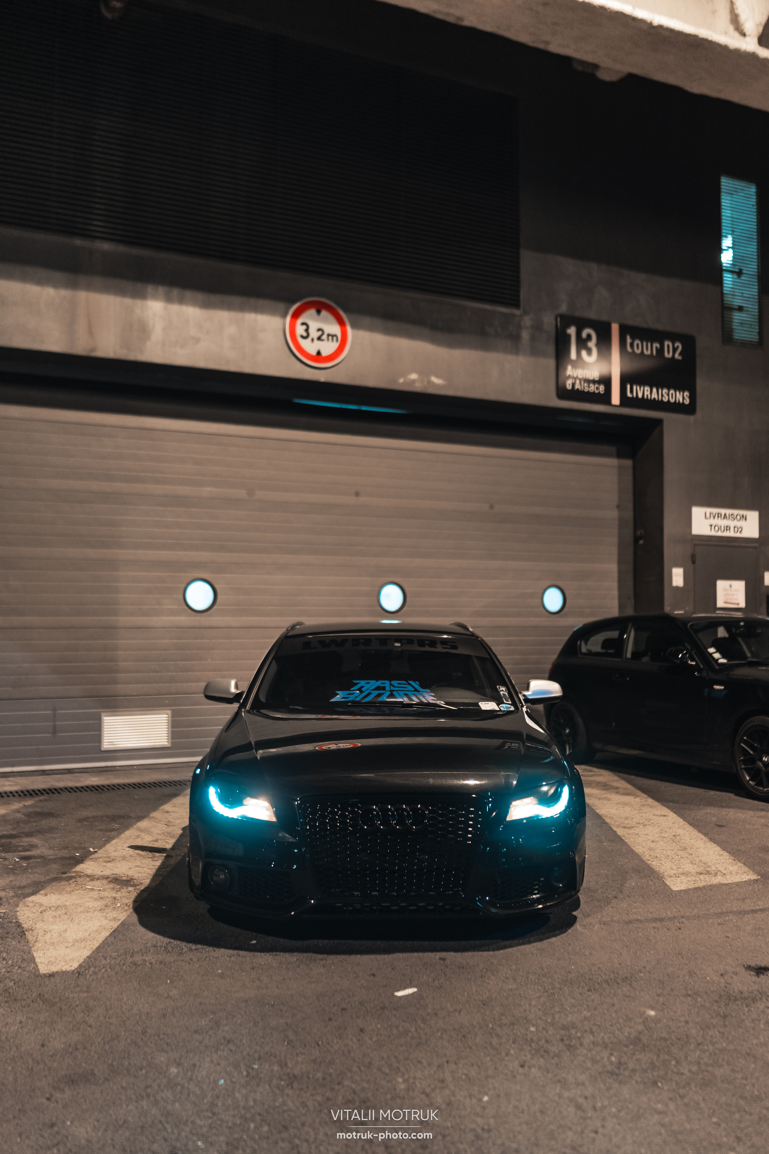 Rasso Nuit la Defense. Photographe de voitures à Paris — Vitalii Motruk