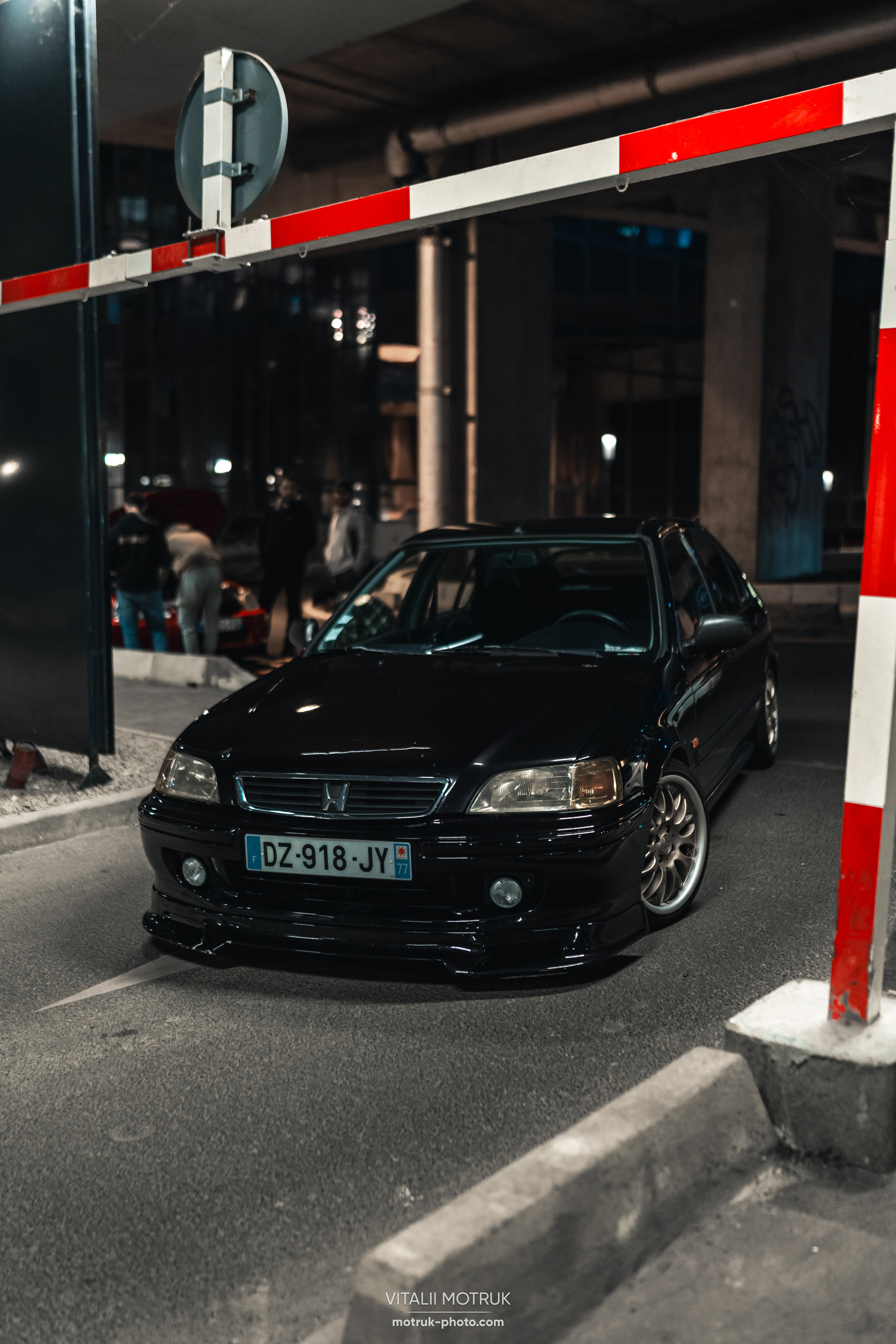 Rasso Nuit la Defense. Photographe de voitures à Paris — Vitalii Motruk