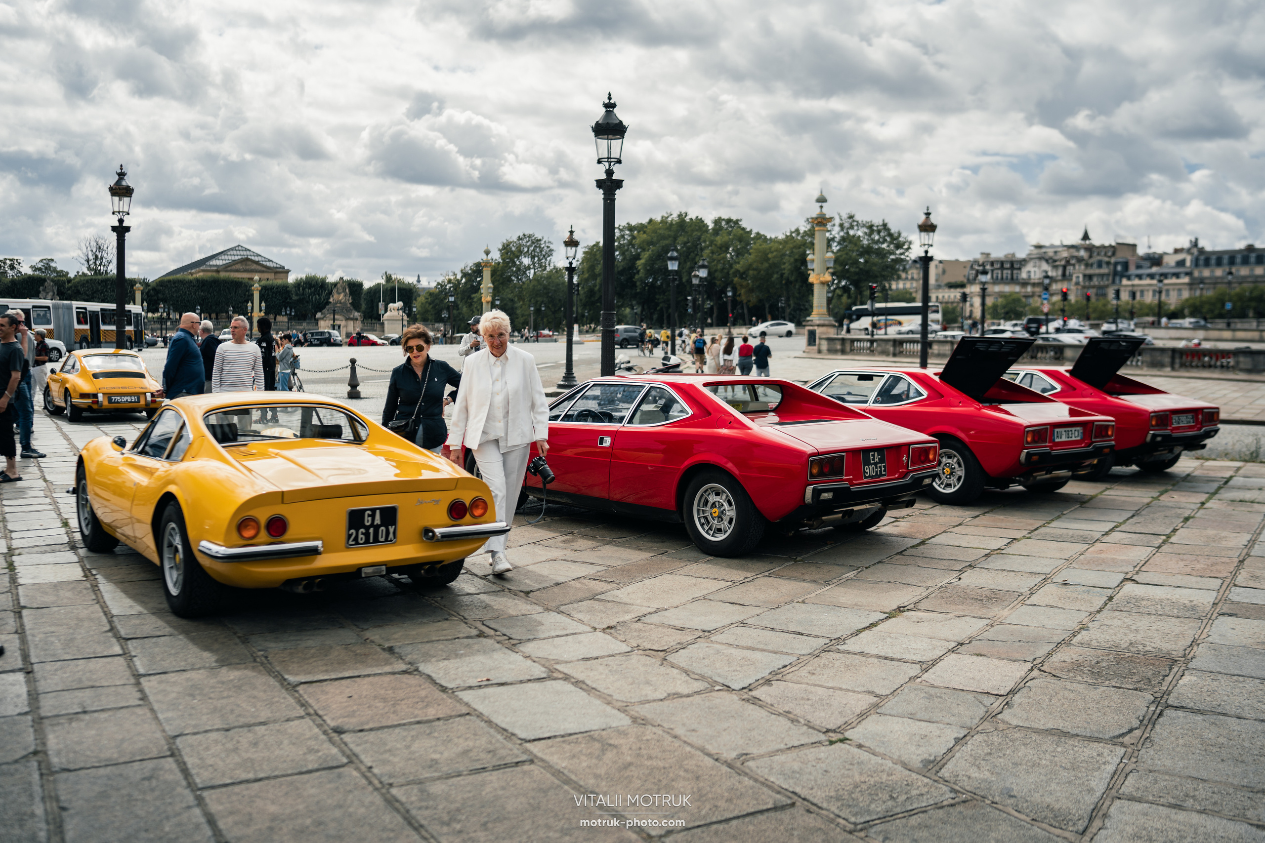 Traverser Paris. Photographe de voitures à Paris — Vitalii Motruk