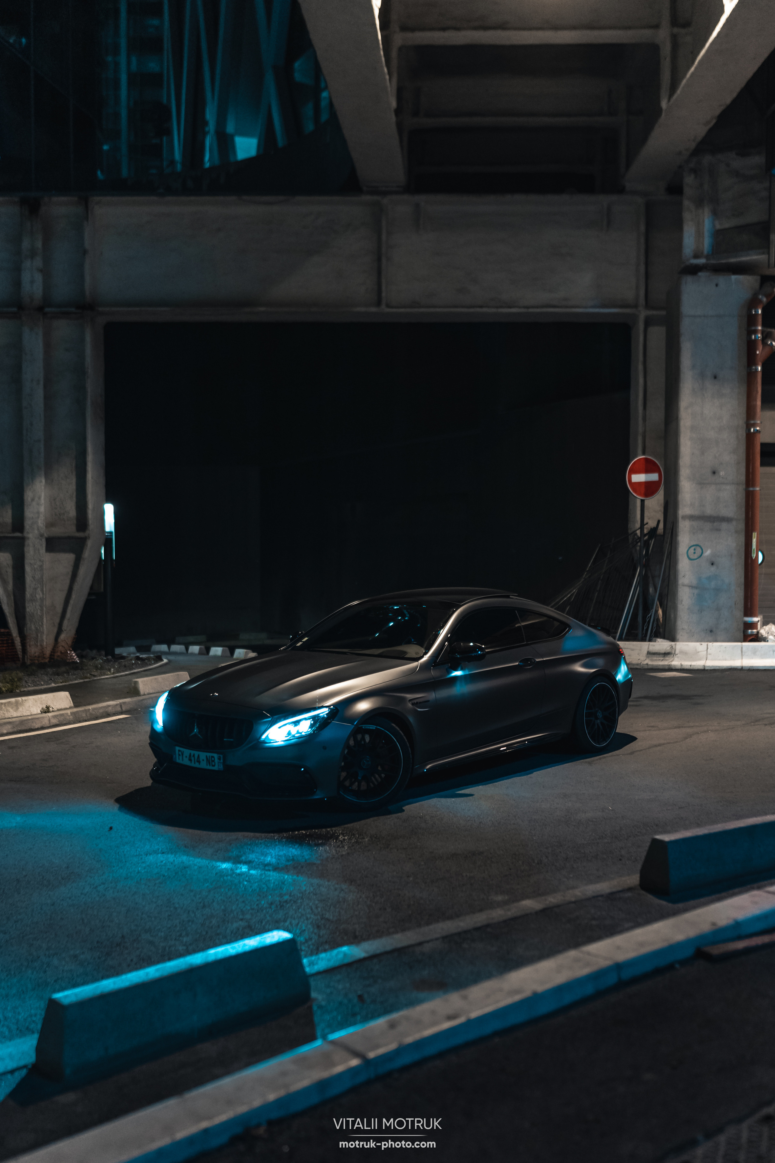 Rasso Nuit la Defense. Photographe de voitures à Paris — Vitalii Motruk