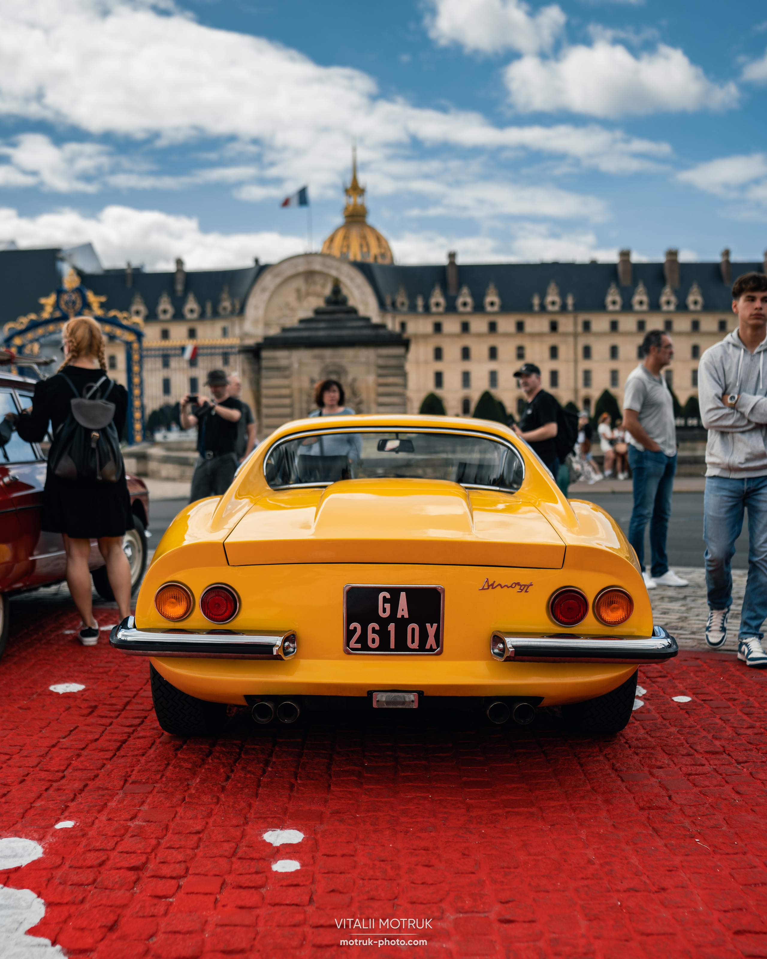 Traverser Paris. Photographe de voitures à Paris — Vitalii Motruk