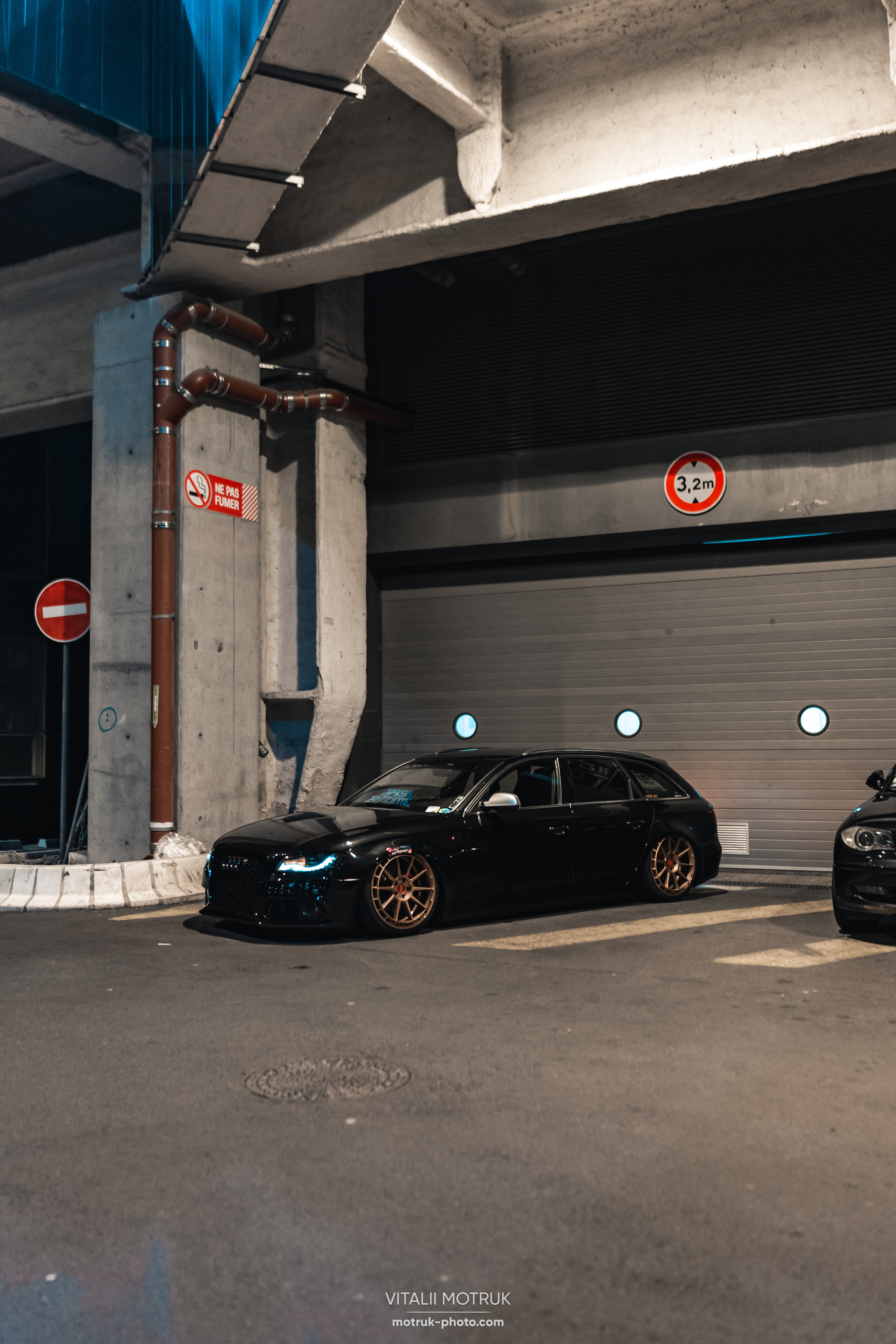 Rasso Nuit la Defense. Photographe de voitures à Paris — Vitalii Motruk