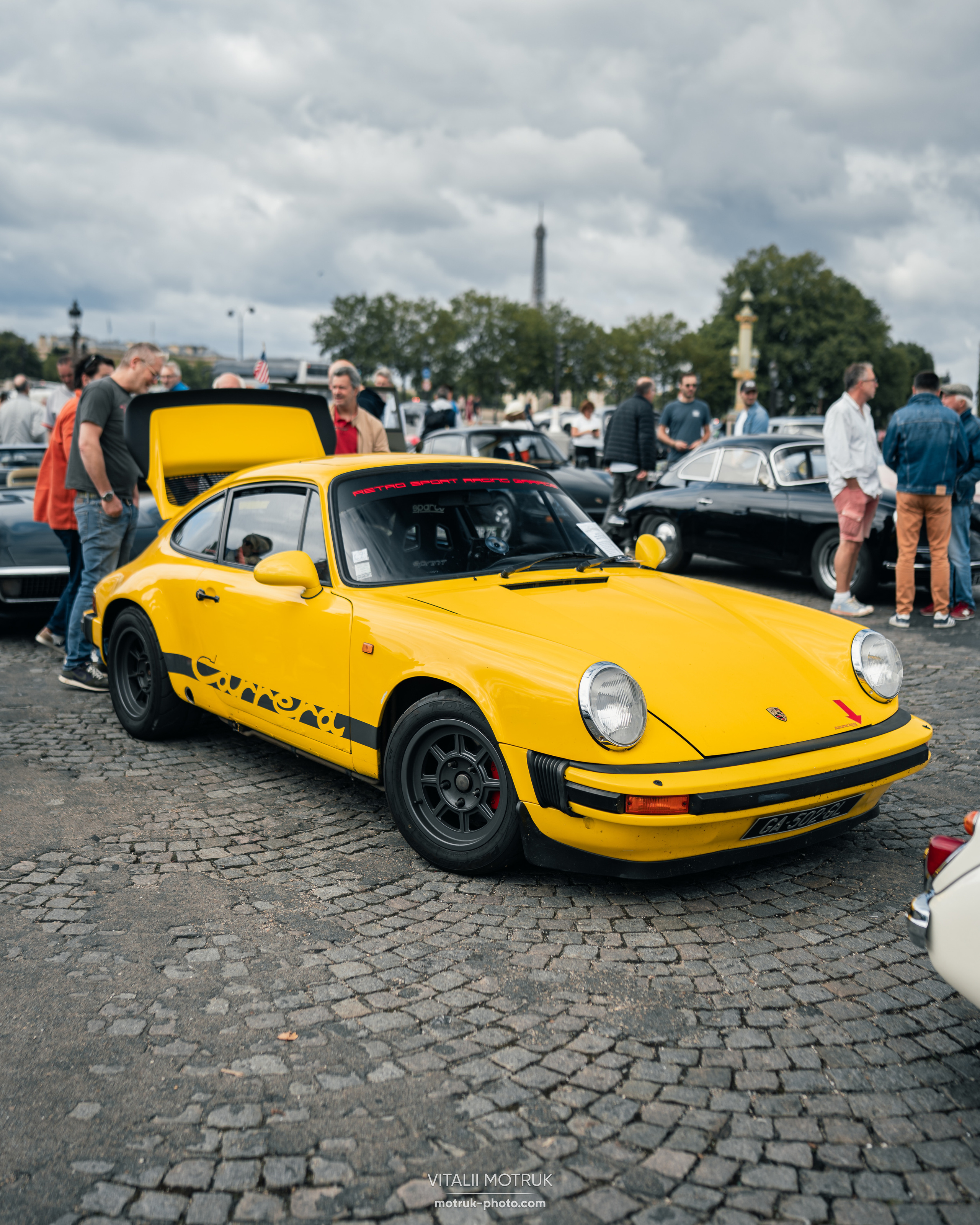 Traverser Paris. Photographe de voitures à Paris — Vitalii Motruk