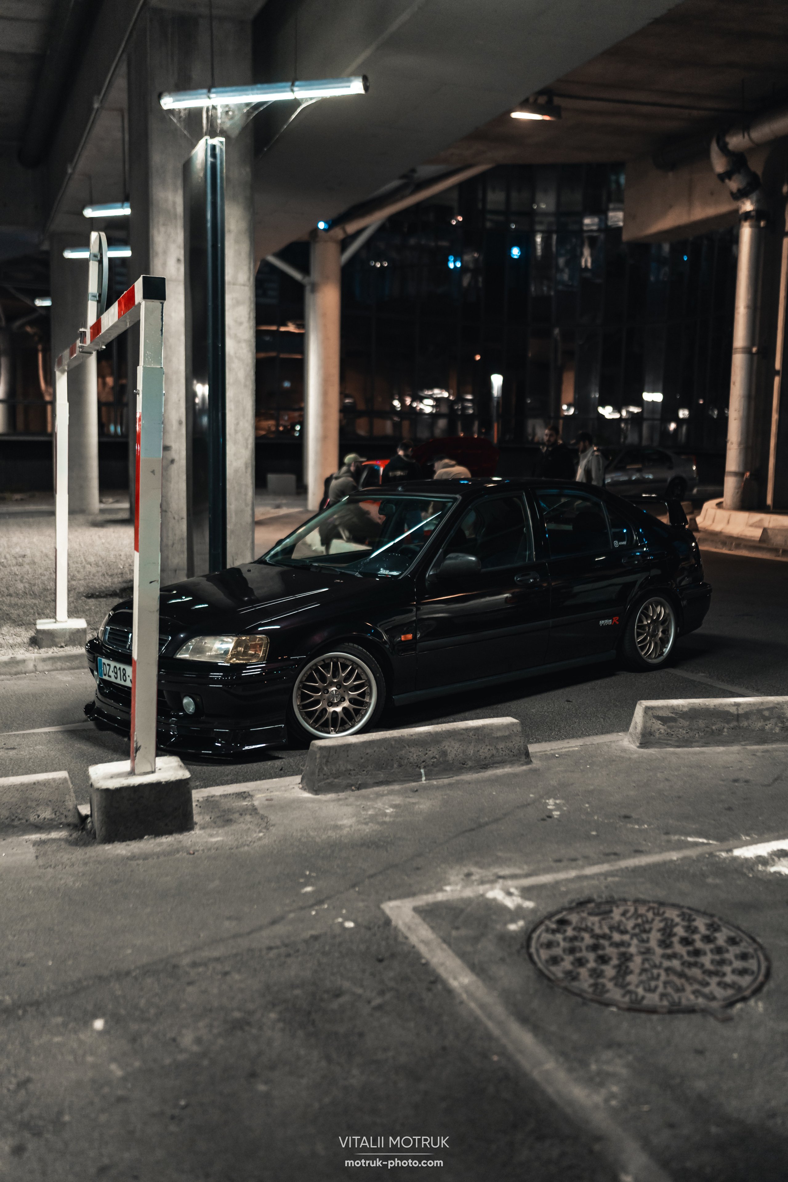 Rasso Nuit la Defense. Photographe de voitures à Paris — Vitalii Motruk