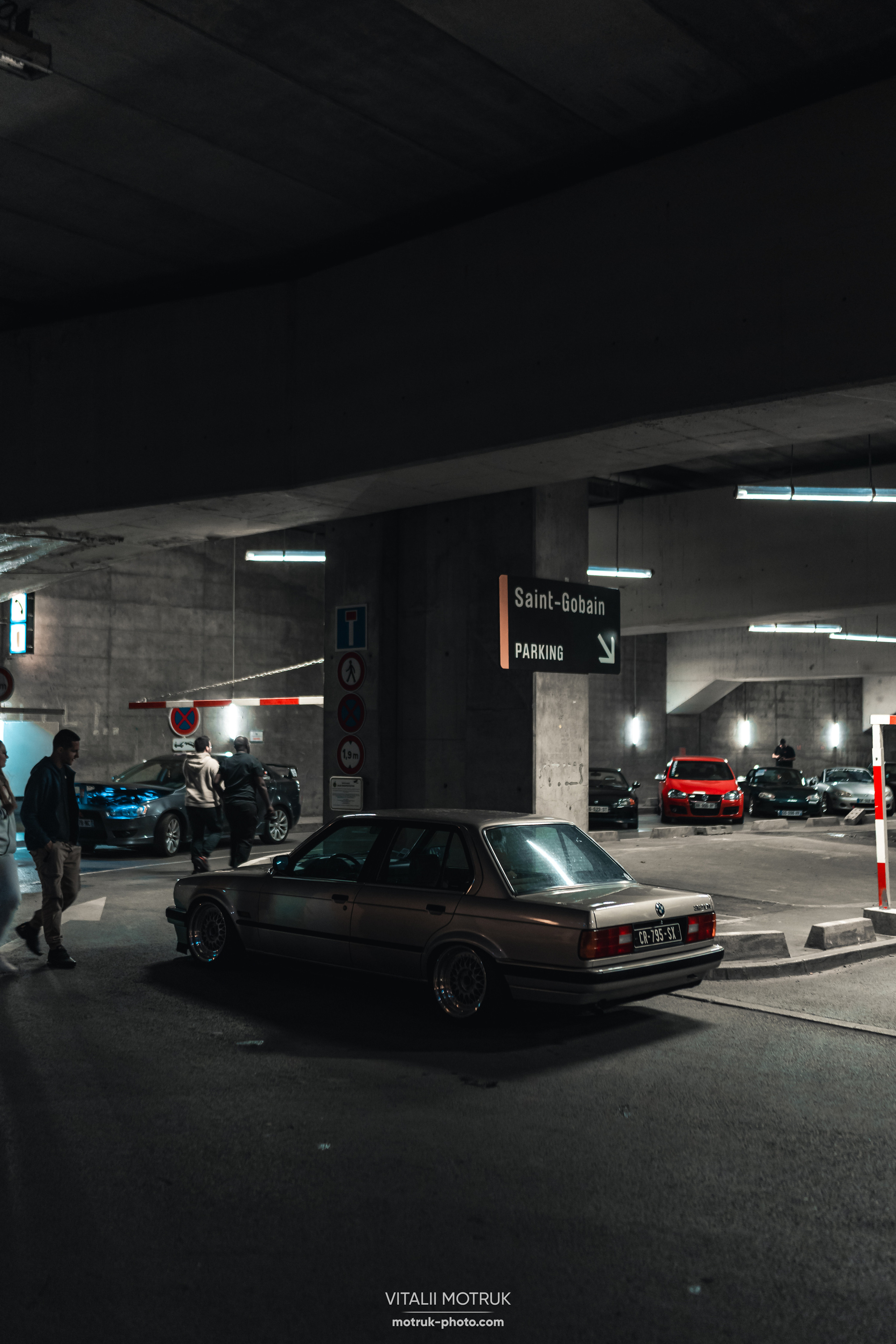 Rasso Nuit la Defense. Photographe de voitures à Paris — Vitalii Motruk