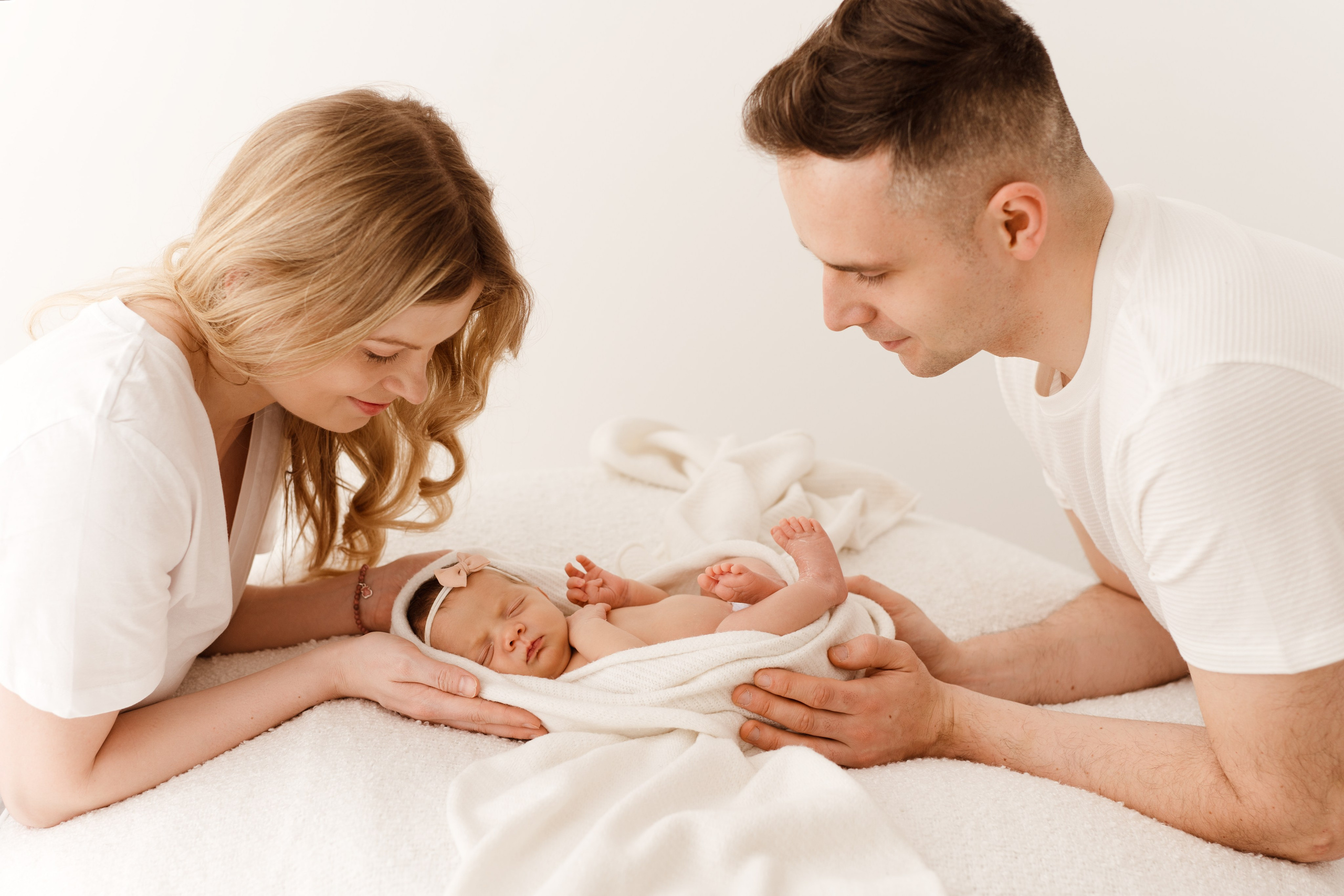 Sesja noworodkowa malutkiej Antosi. Fotograf Łódź - sesja ciążowa, noworodkowa, dziecięca. Studio w Łodzi