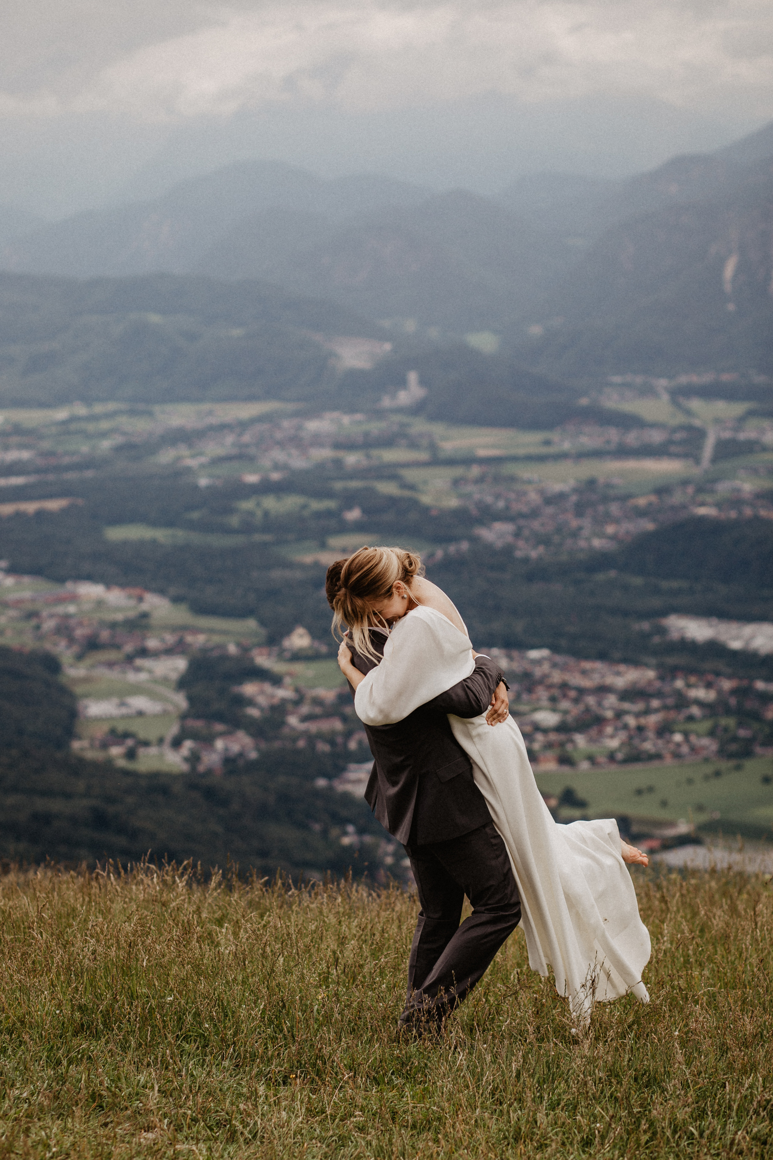 Christina+Roman. Iceland elopement photographer & videographer