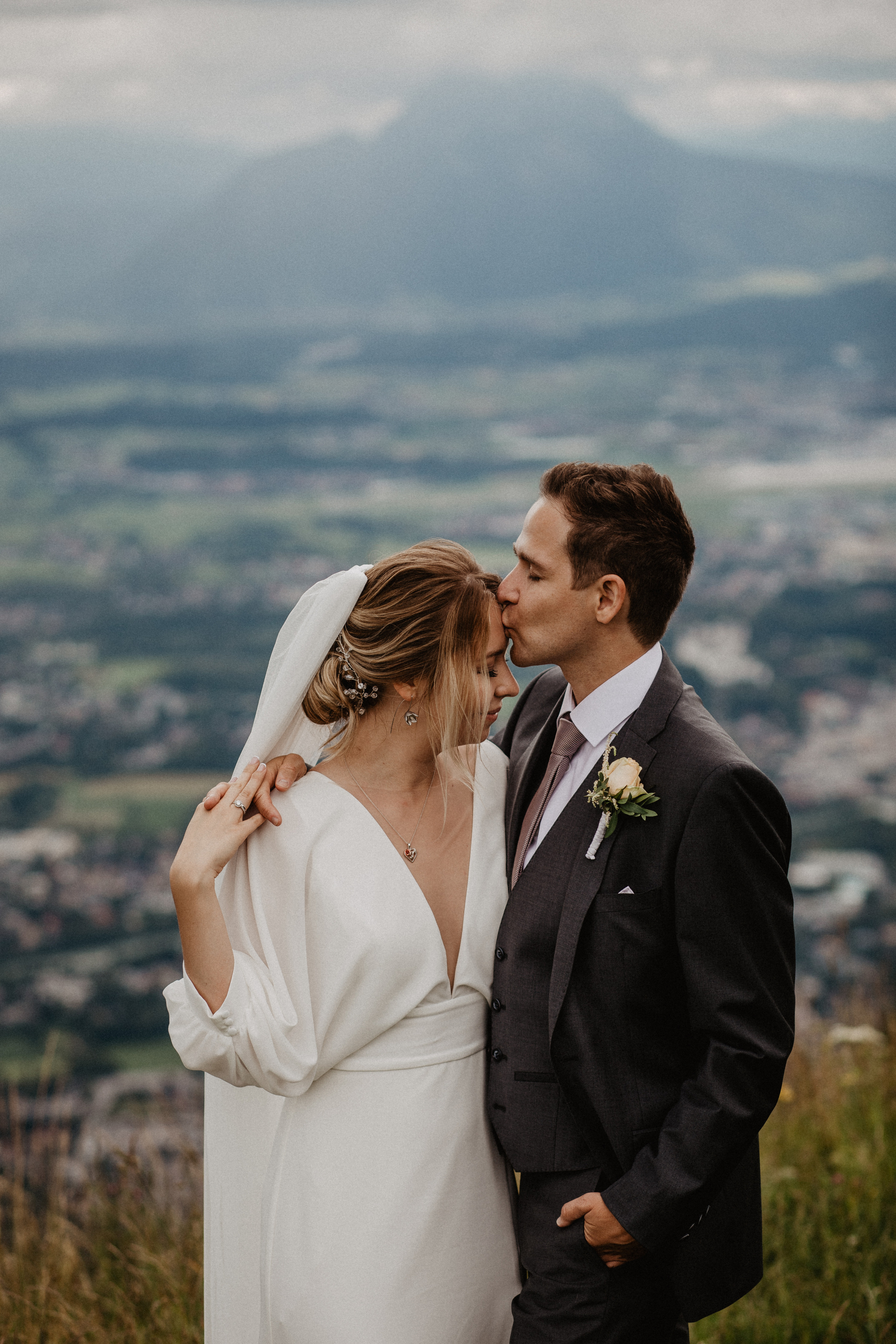 Christina+Roman. Iceland elopement photographer & videographer