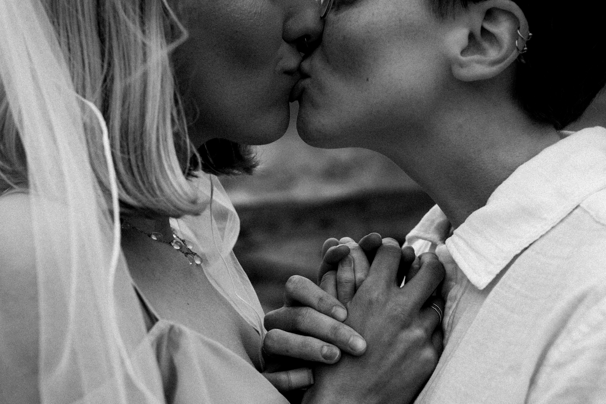 Ástrós+Sandra. Iceland elopement photographer & videographer