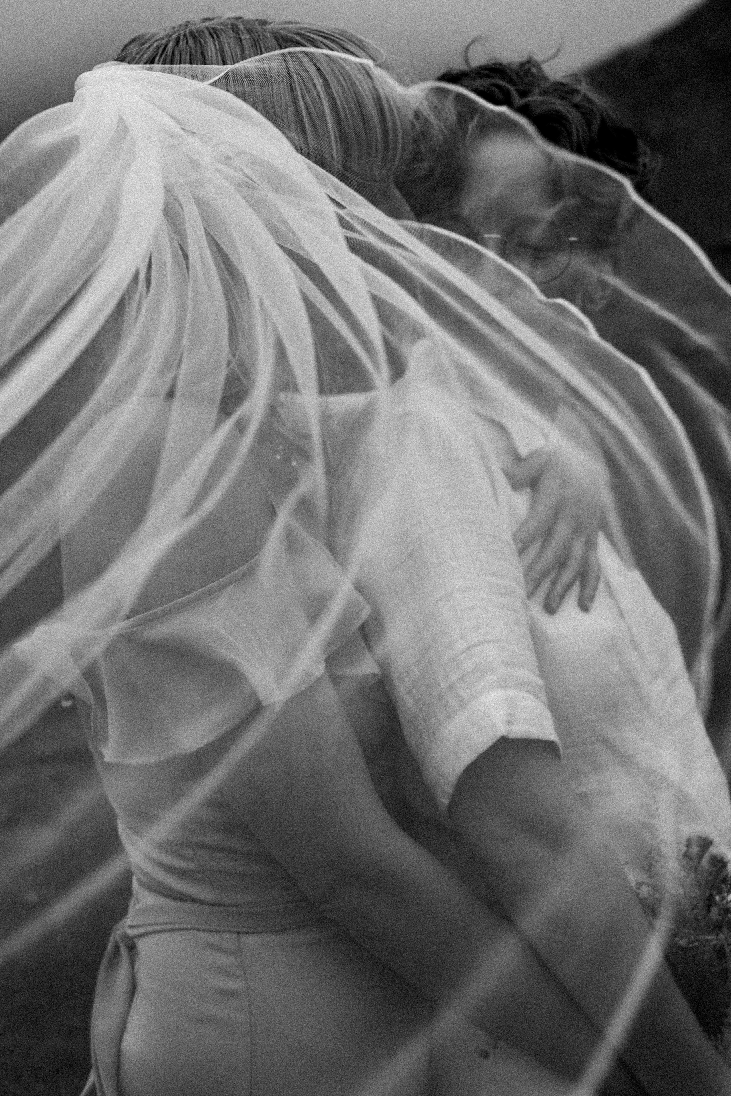 Ástrós+Sandra. Iceland elopement photographer & videographer