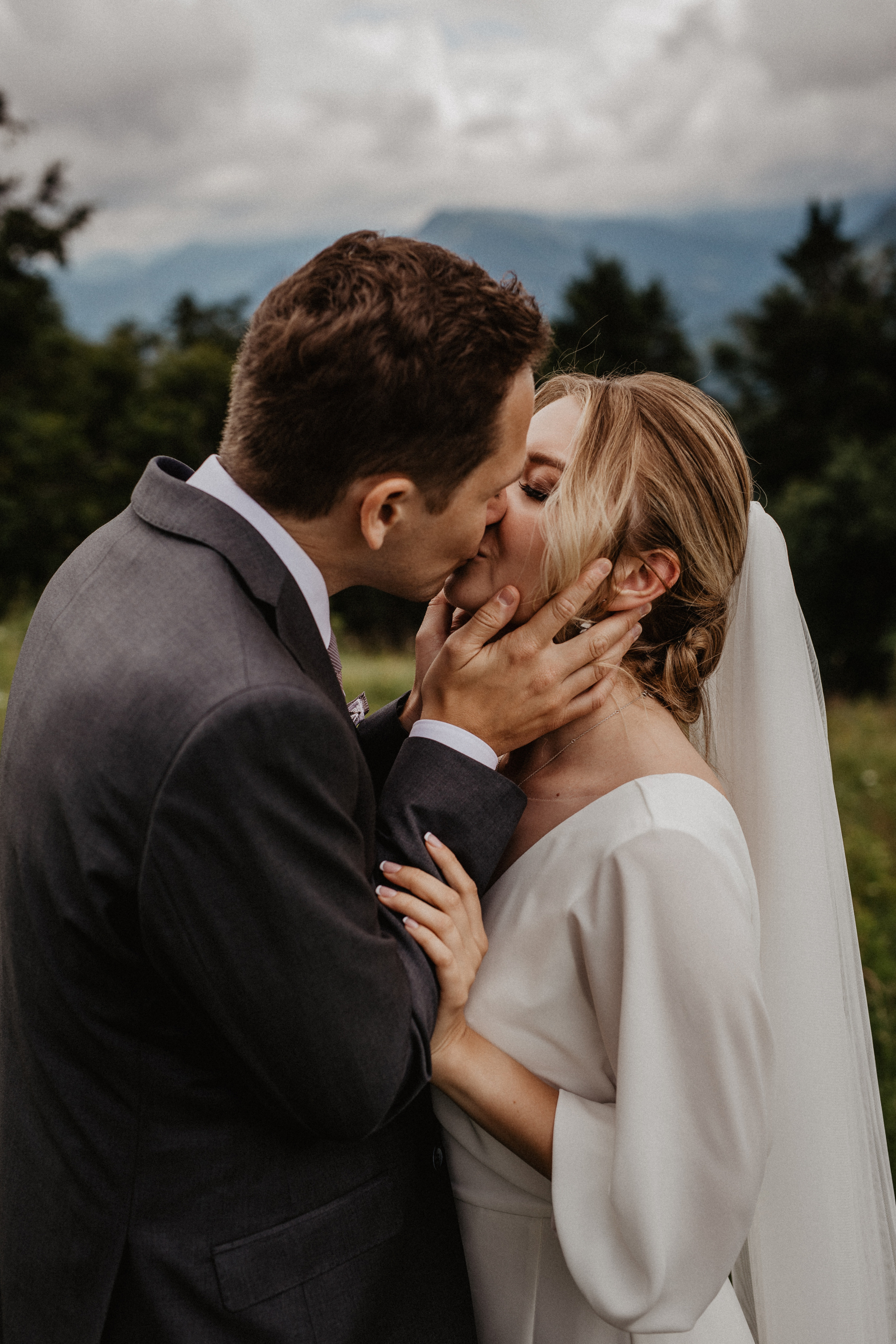 Christina+Roman. Iceland elopement photographer & videographer