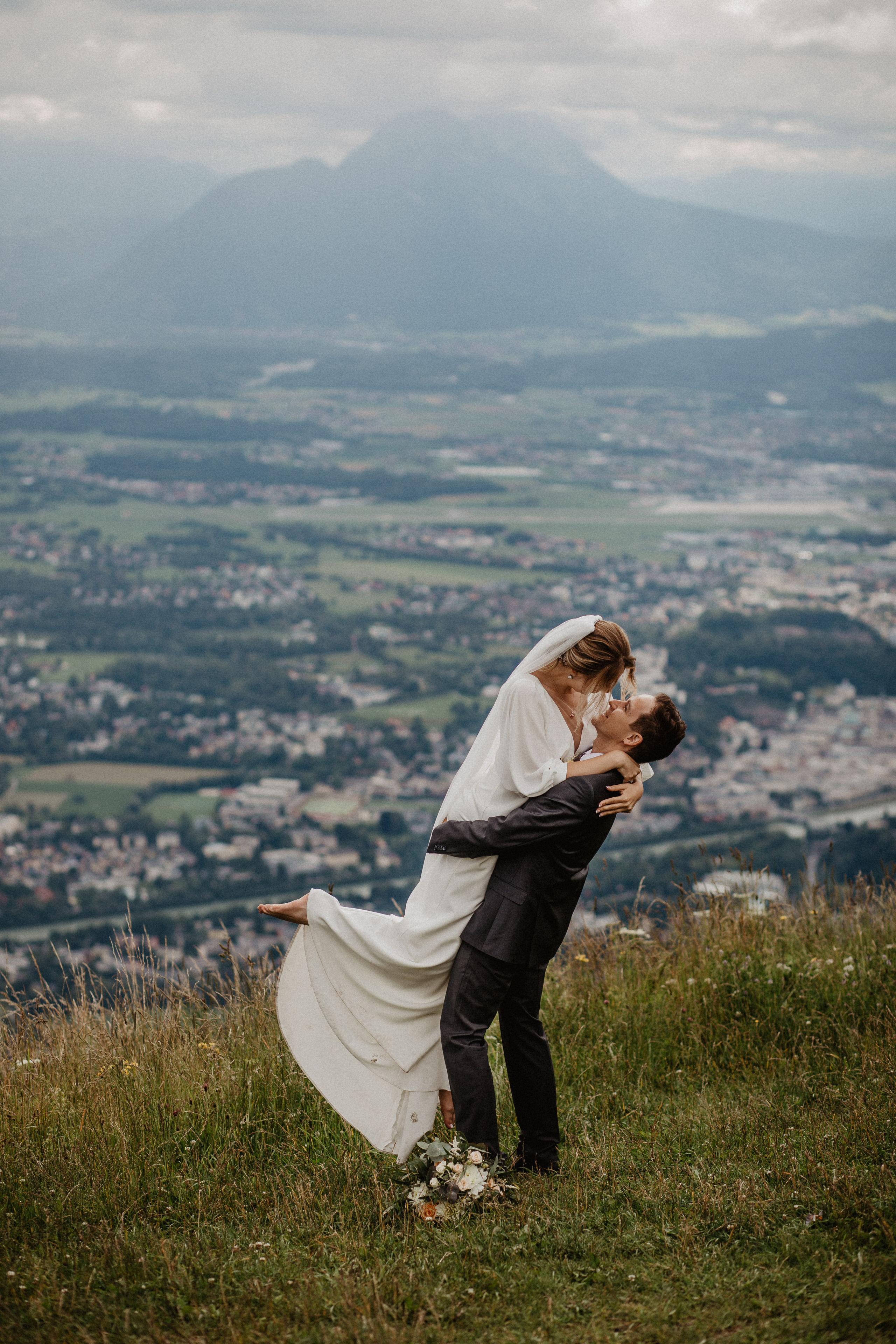 Christina+Roman. Iceland elopement photographer & videographer