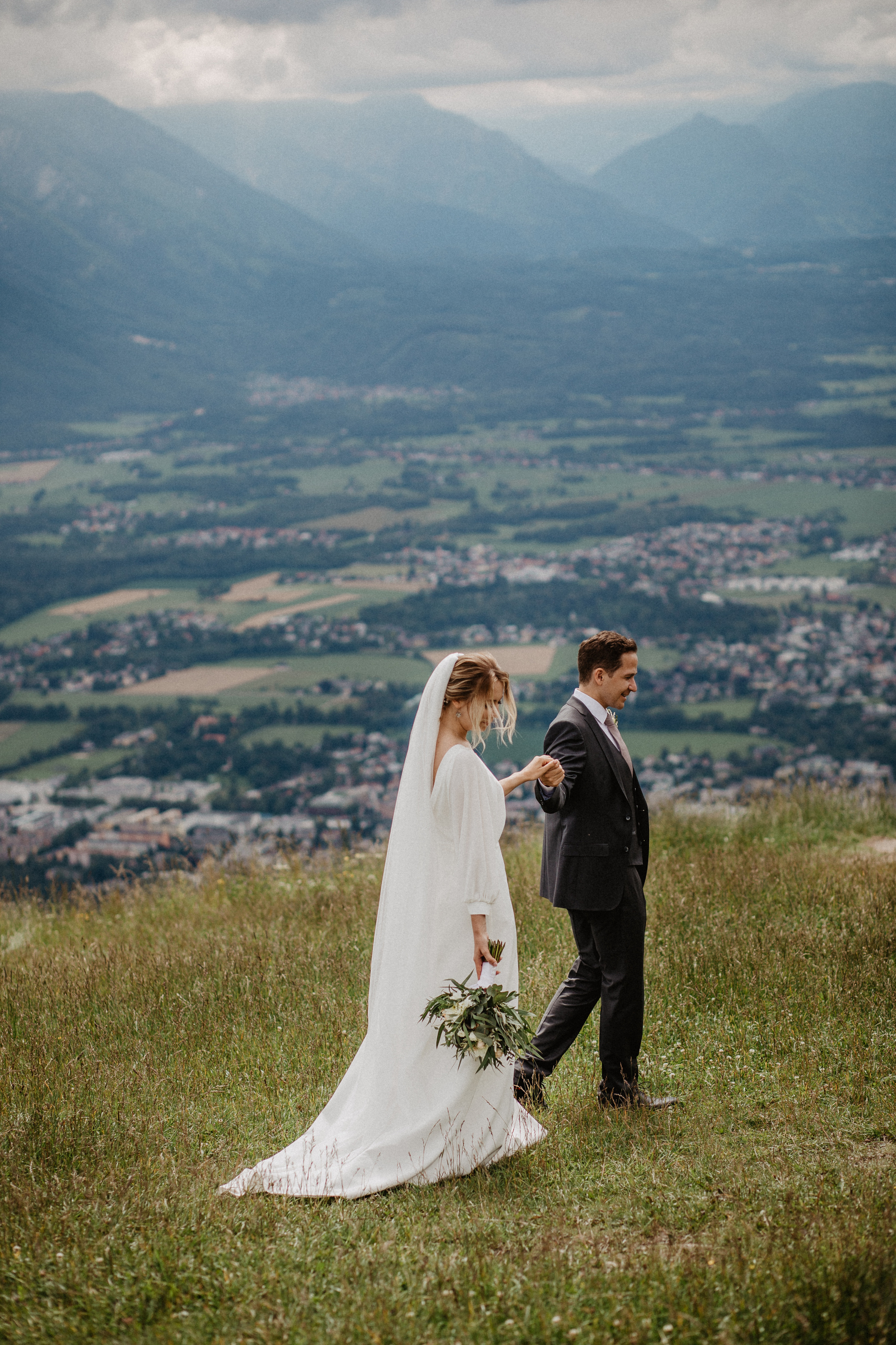 Christina+Roman. Iceland elopement photographer & videographer