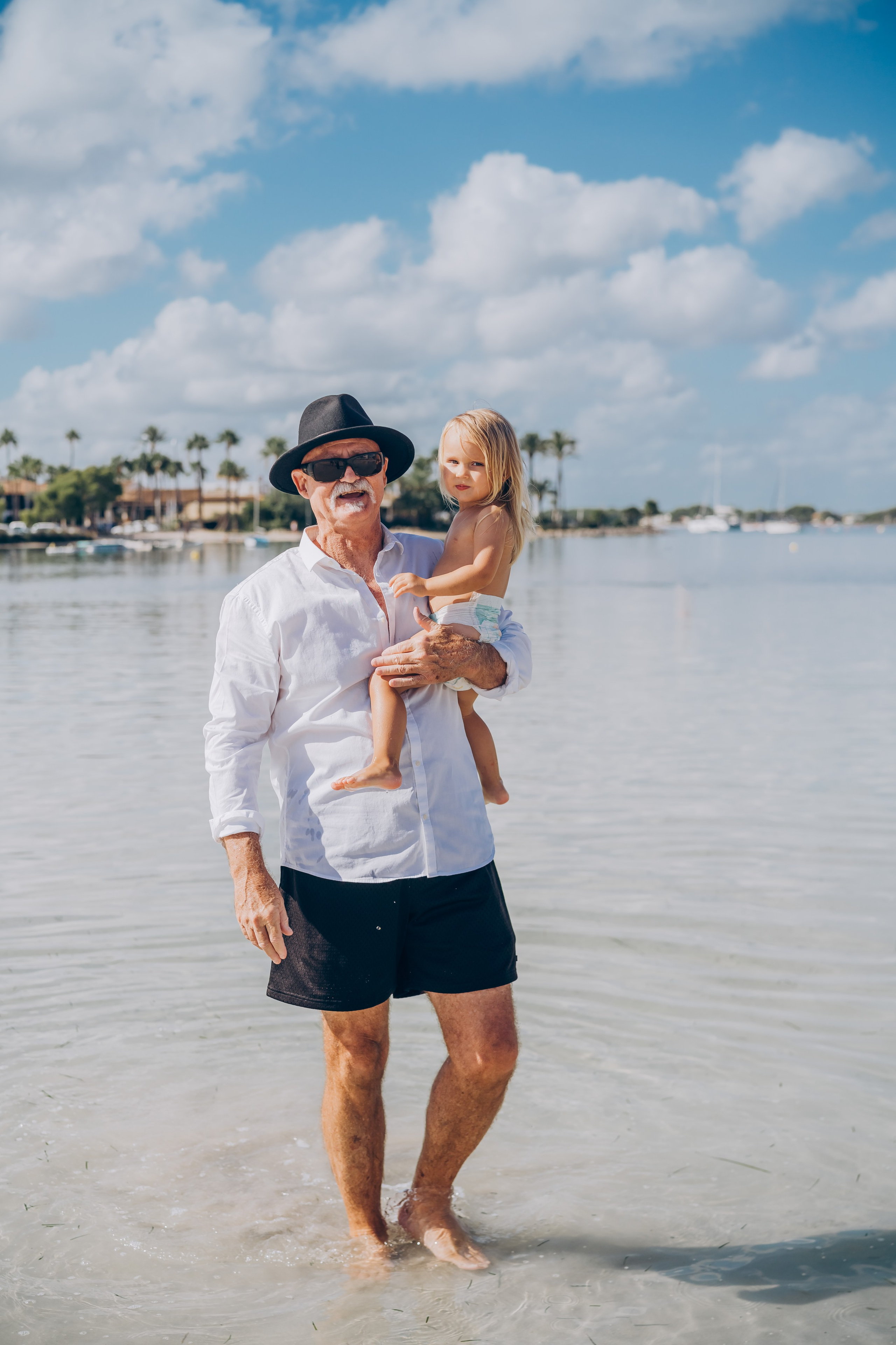 Your time together is invaluable. Morning on the beach. Photographer in Mallorca